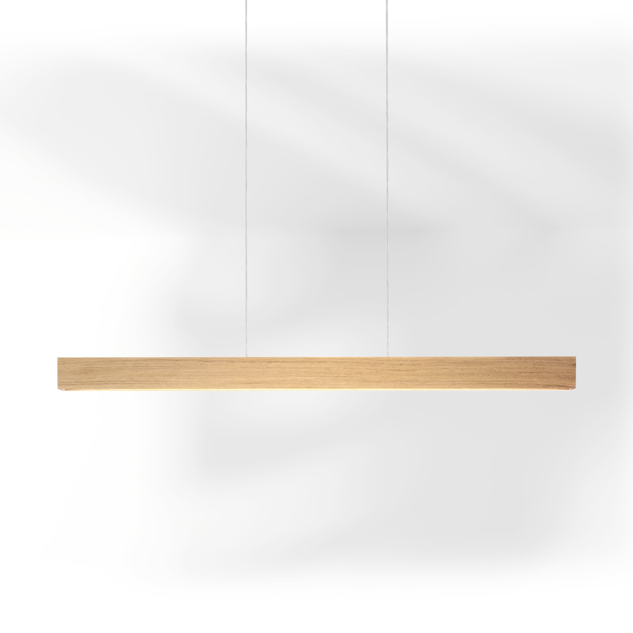 Pendelleuchte aus echtem Holz für den Esstisch. Reduziertes, modernes Design und Ausführung. Berührungslos dimmbar mit Gestensteuerung. Made in Austria.  In verschiedenen Ausführungen!