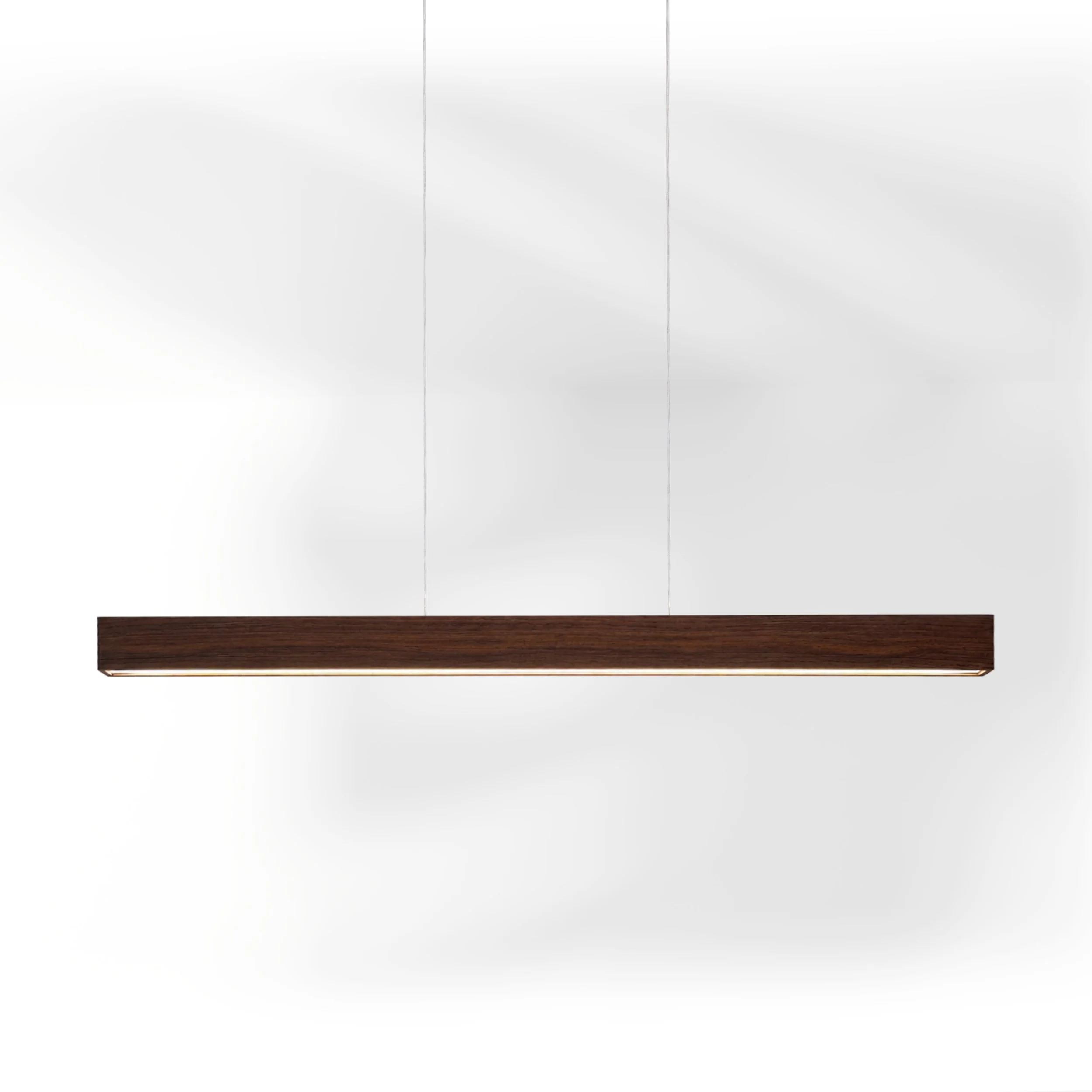 Pendelleuchte aus echtem Holz für den Esstisch. Reduziertes, modernes Design und Ausführung. Berührungslos dimmbar mit Gestensteuerung. Made in Austria.  In verschiedenen Ausführungen!