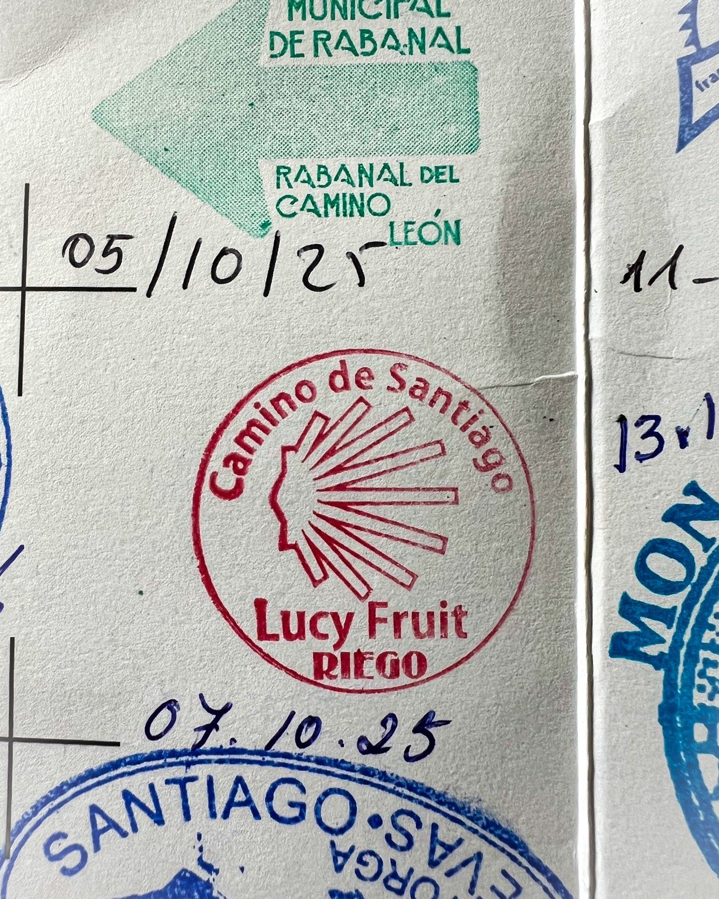 Anyone else come across Lucy Fruit on the Camino Franc&eacute;s?

Just beyond El Acebo, in the tiny village of Riego de Ambr&oacute;s, there&rsquo;s a woman who greets pilgrims with a glorious spread of healthy snacks, all by donation. Fresh fruit, j