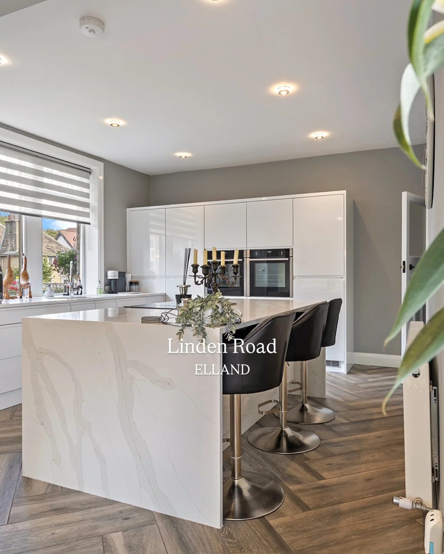 📸 A recent shoot on Linden Road in Elland showcasing a beautifully presented bungalow full of character and charm. This property offers a stunning blend of modern interiors and traditional touches, making it a great subject for real estate photograp