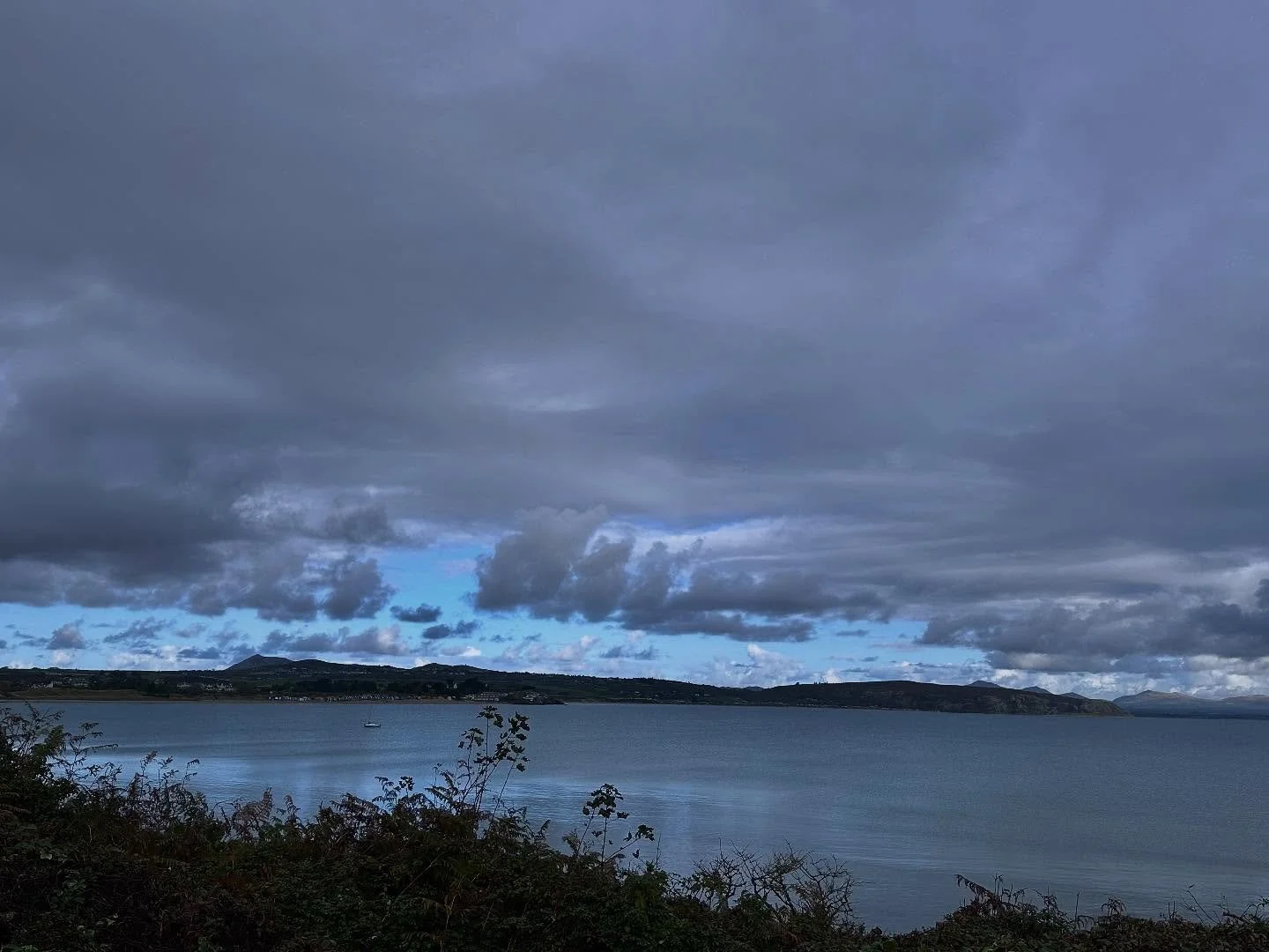 Writing in the clouds ☁️☁️☁️

#clouds #writingintheclouds #asemicwriting #cloudwatching #i💙clouds☁️