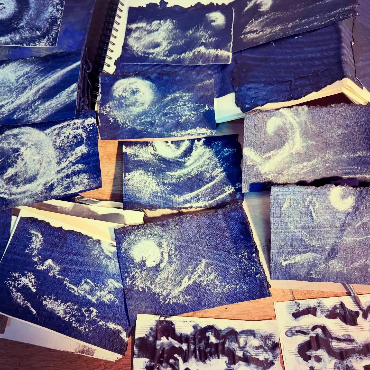 12 paper moons
Gathering the ingredients for today&rsquo;s get together with pianist and composer @jesspianist. We&rsquo;re weaving together sounds, drawings, time and poetry into new things &hellip; 

#piano #fullmoons #papermoons #drawing #madeinpe