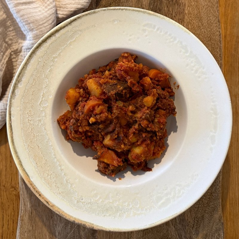 Tomato Beef Stew — slow-cooked postpartum recovery meal by Moongold, Berlin