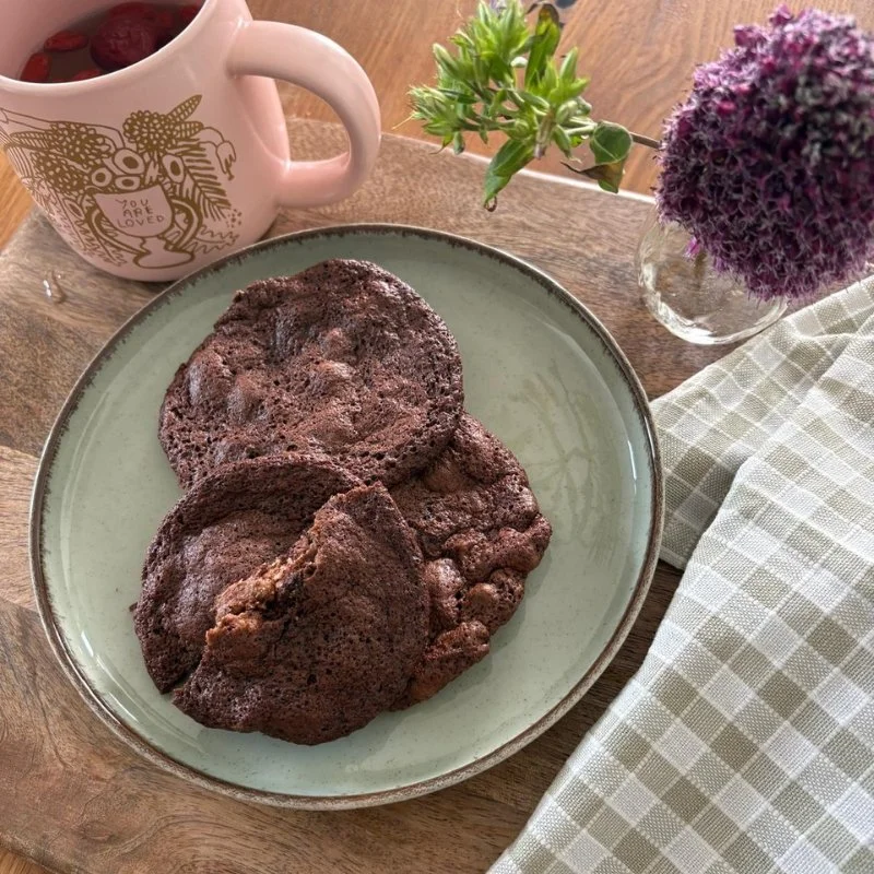 Flourless Chocolate Peanut Butter Cookies — nourishing postpartum snack by Moongold, Berlin