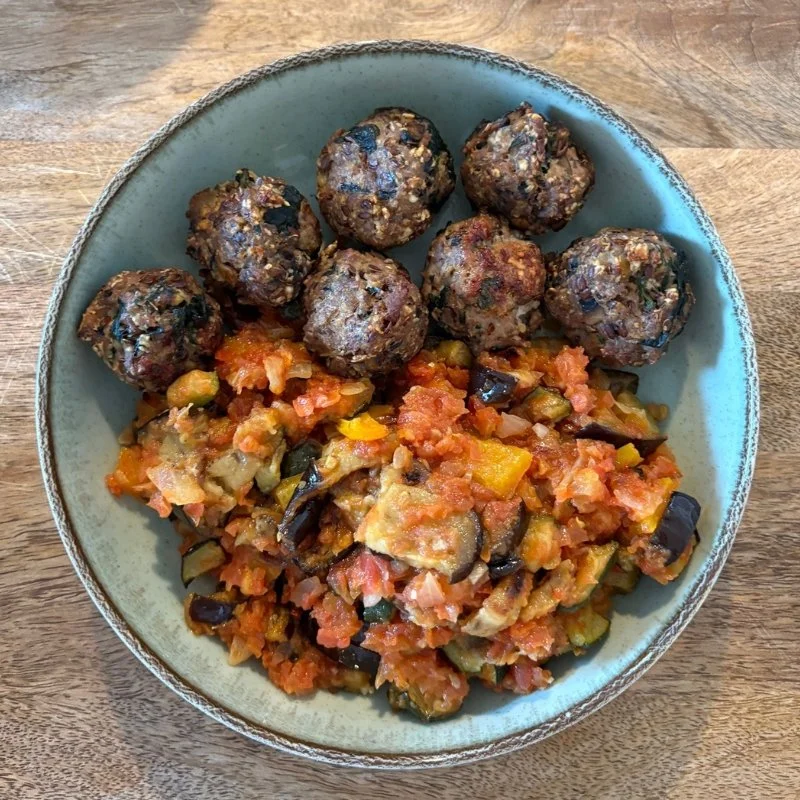 Power Meatballs with Ratatouille — protein-rich postpartum meal by Moongold, Berlin