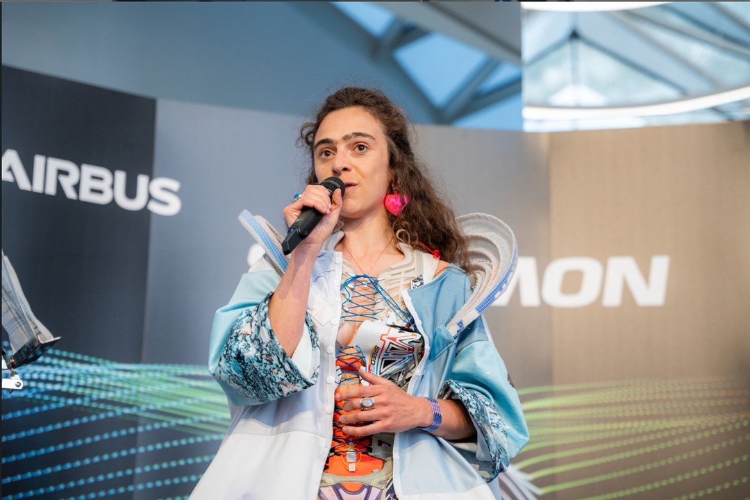 Comment &ccedil;a a commenc&eacute; Salomon alors?
Il y a un peu moins d&rsquo;un an nous sommes invit&eacute;s &agrave; Annecy avec @henrygrillot pour performer Sourdre, @charlotte_pons_ organise &agrave; la fondation Veyrier une soir&eacute;e autou