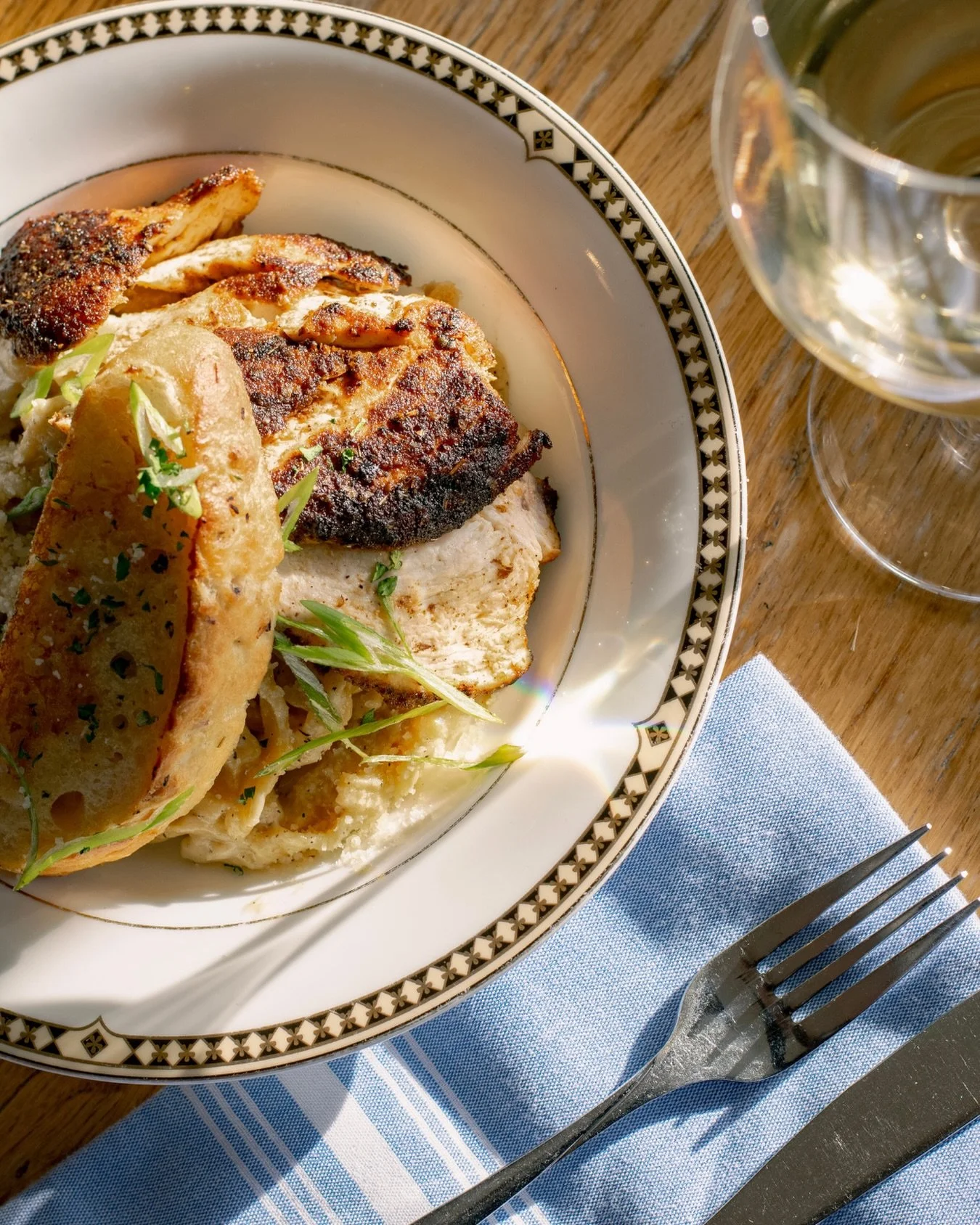 Comfort food, but make it bold.
Our Blackened Chicken Alfredo is creamy, smoky, and just the right kind of cozy for a chilly day
#ComusInn #ComfortFood #MarylandEats #PastaNight