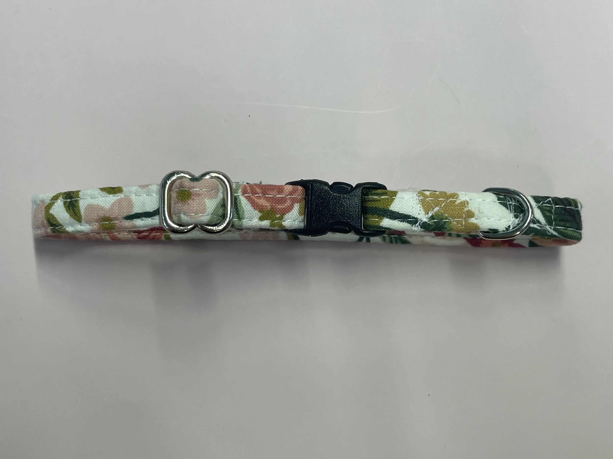 Rose all day cat collar front.jpeg