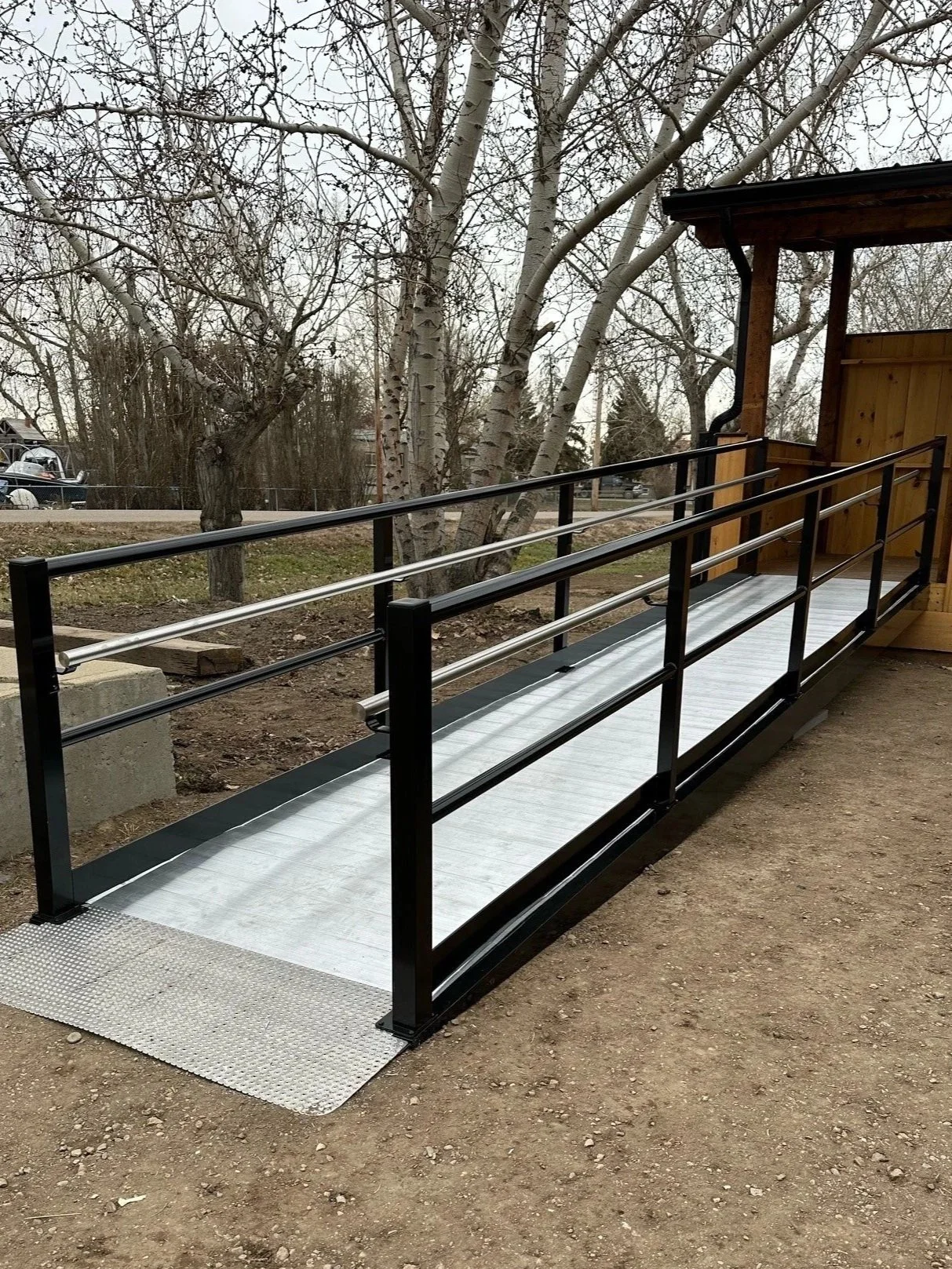 RAMP+WITH+ROUND+HANDRAIL+3.jpg