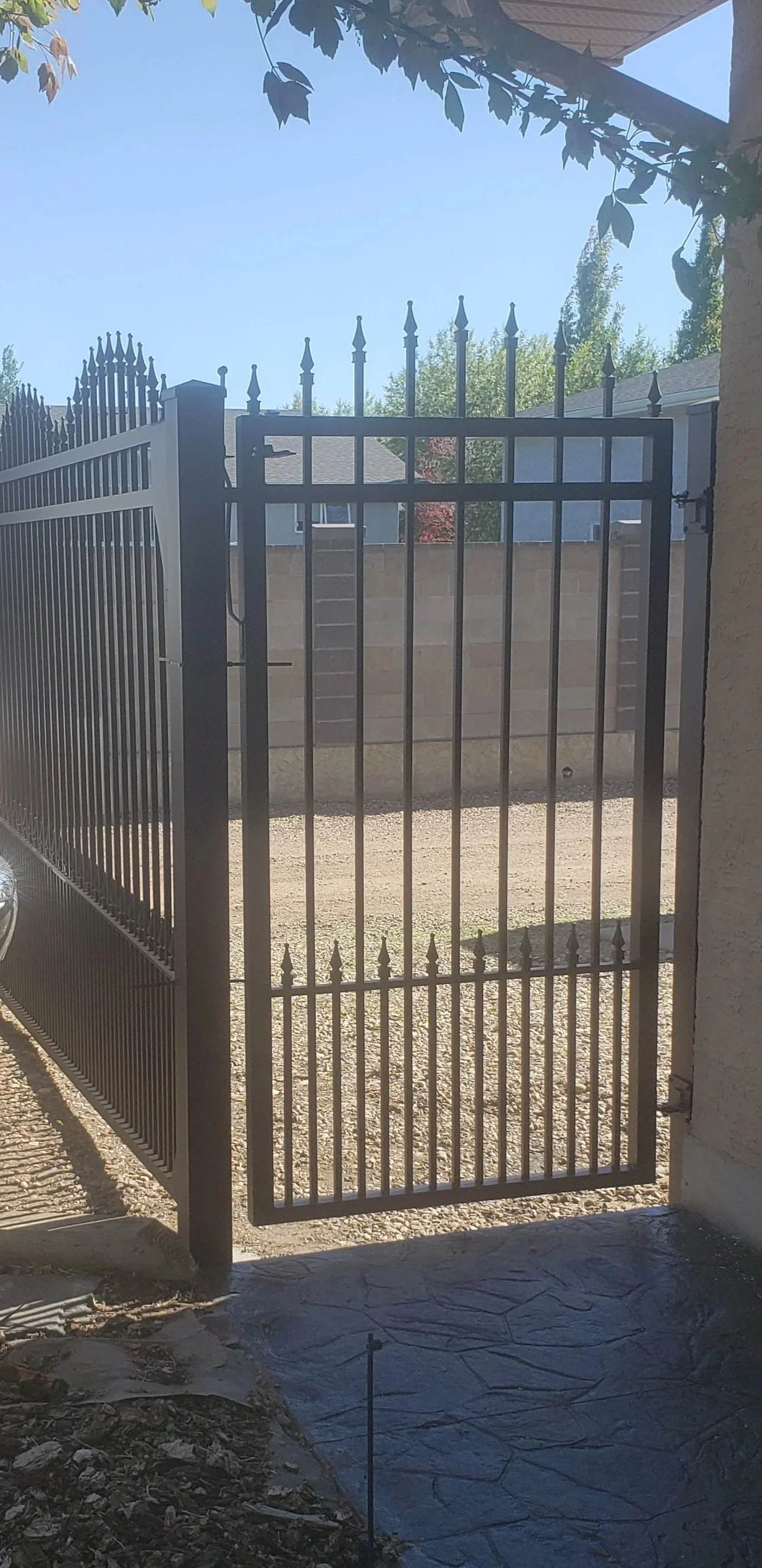 SPEAR+TIP+MAN+GATE+WITH+DOG+GUARD.jpg