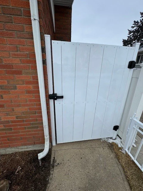 PRIVACY GATE 3.jpg