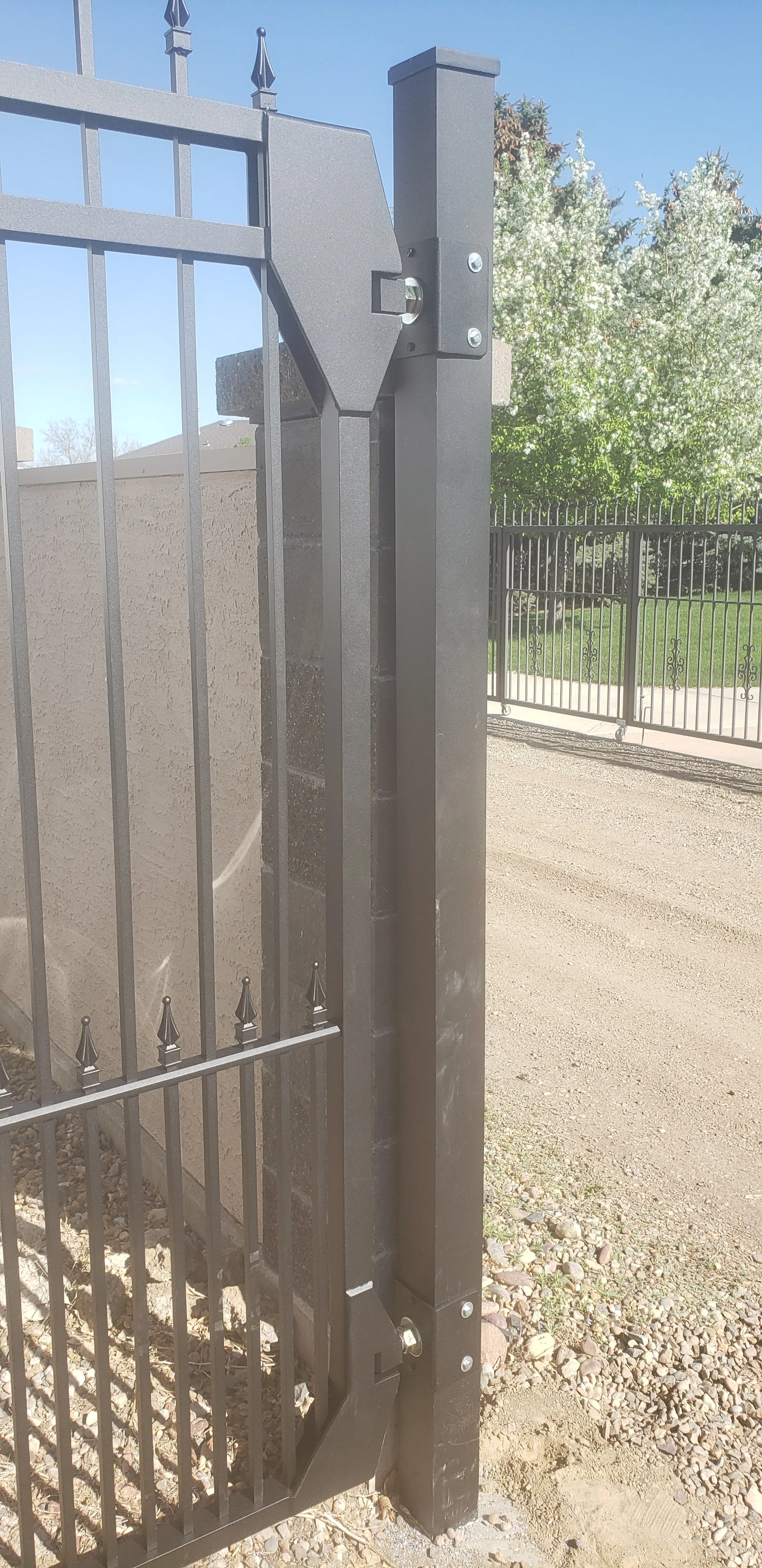 SPEAR TIP GATE WITH DOG GUARD 2.jpg
