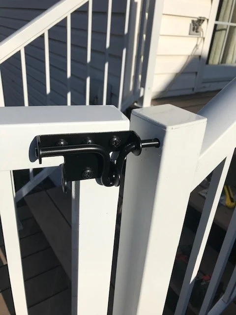 White SQ Top gate & latch.jpg