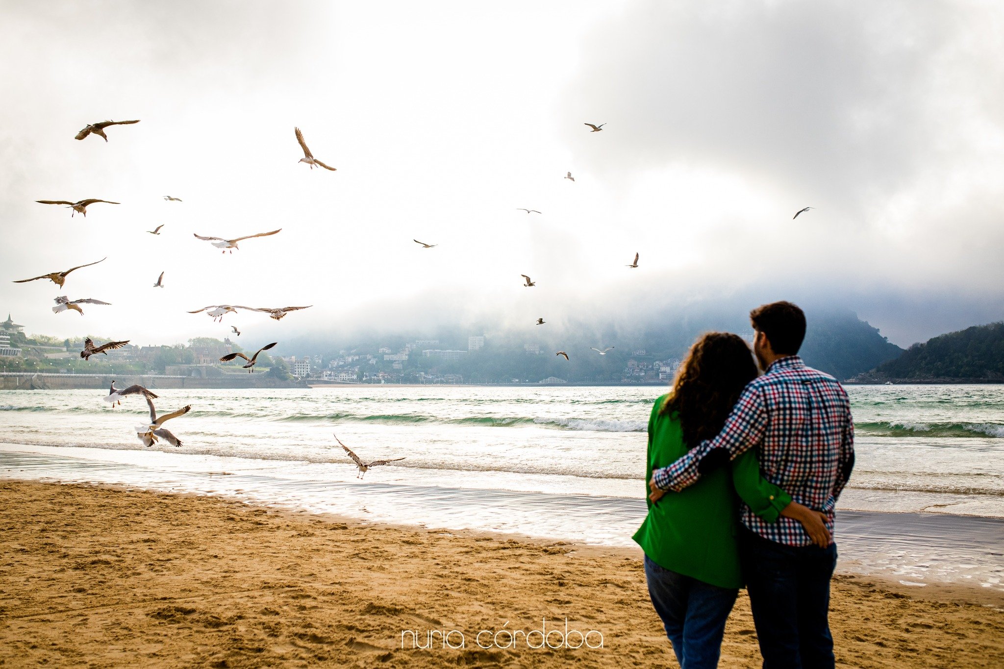 Donosti vibes 💚
Ayer estuve pasando la tarde con Sara y Hel&iacute; en San Sebasti&aacute;n y, a pesar de que la galerna se quiso apuntar a la fiesta, disfrutamos de lo lindo durante su sesi&oacute;n de preboda 📸 
Mil gracias por dejarme compartir 