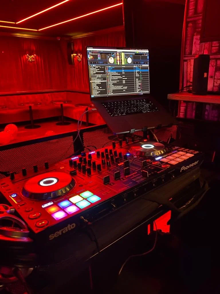 photo_platine_salon_pompadour_danse_chant_fete