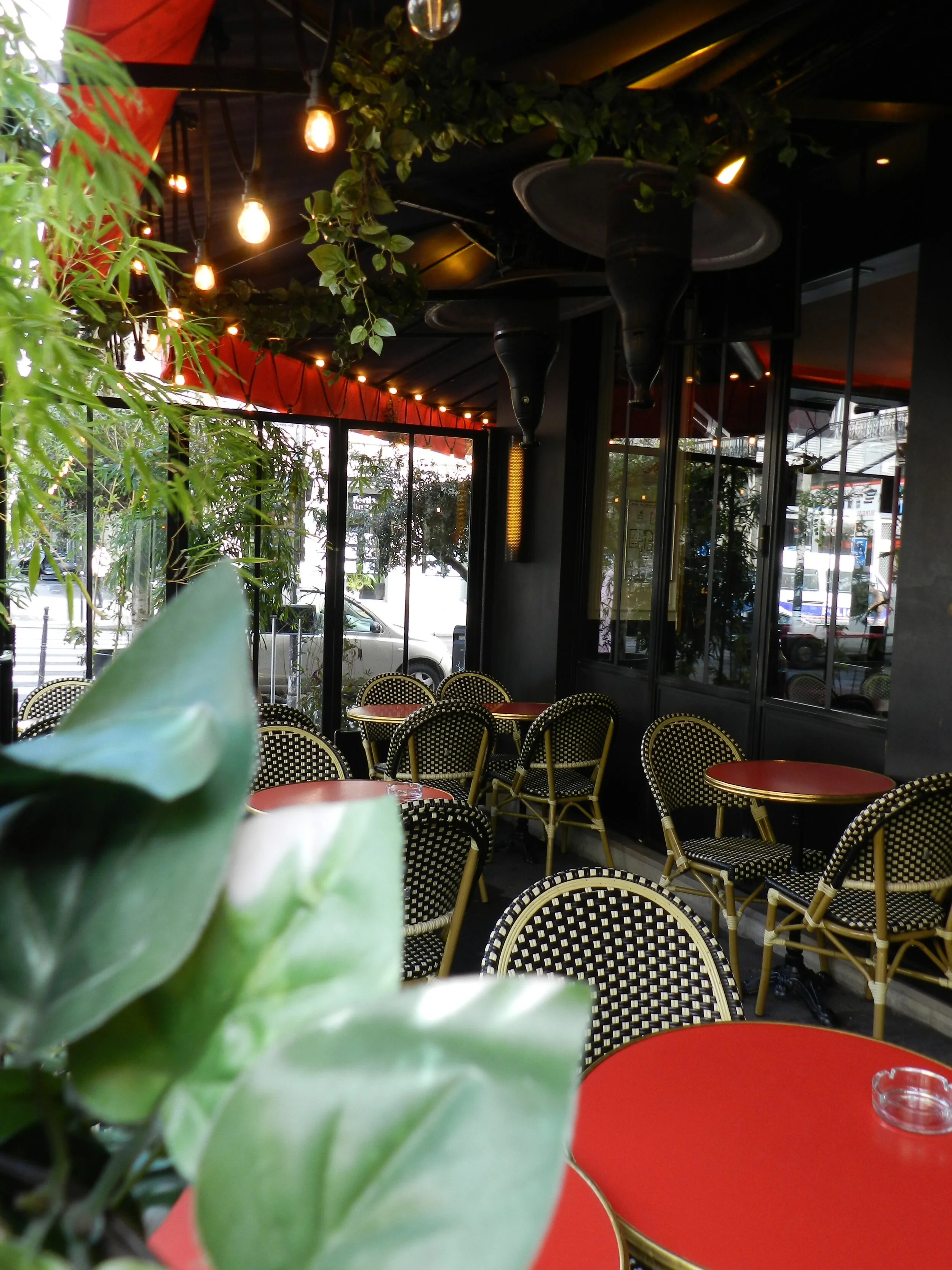 Cette semaine notre chef propose au choix dans le menu déjeuner les entrées, plats et desserts suivants (fait maison) :