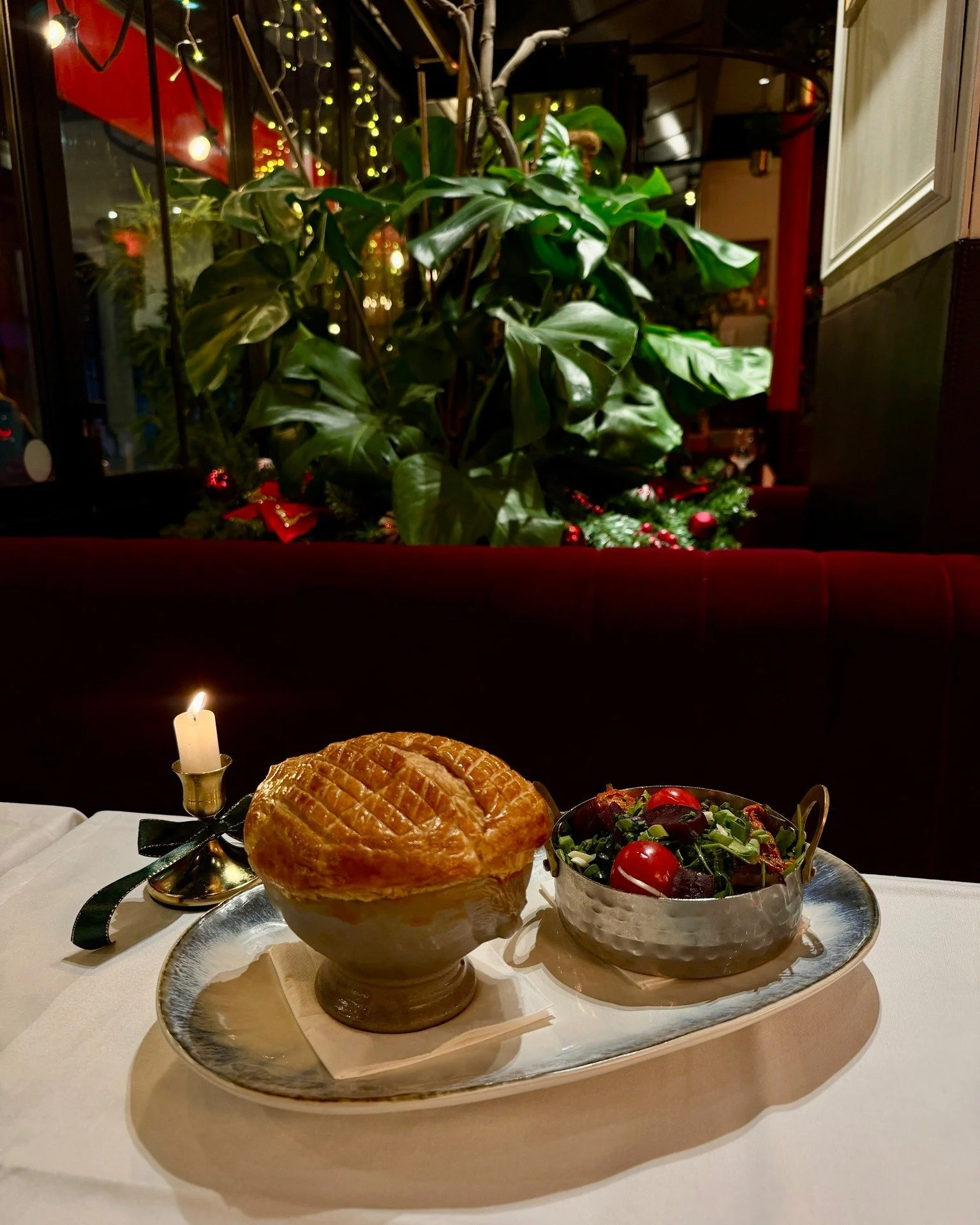 🎈 Poultry hot air balloon: melt-in-the-mouth, comforting, seasonal signature dish.
Morel sauce & melt-in-the-mouth pumpkin... the dish that melts away the winter.
🤍 Would you rather enjoy it on your own or share it?