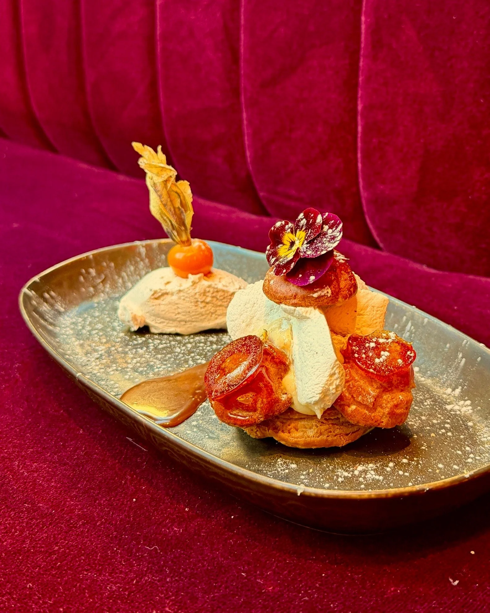 Tous nos desserts sont faits maison par notre brigade.
Du croustillant, du fondant, du chocolat, du fruit&hellip;
💬 Lequel te fait le plus craquer ?

 #cuisinefran&ccedil;aise #frenchrestaurants #Paris #frenchfood #foodieofinstagram #food #faitmaiso