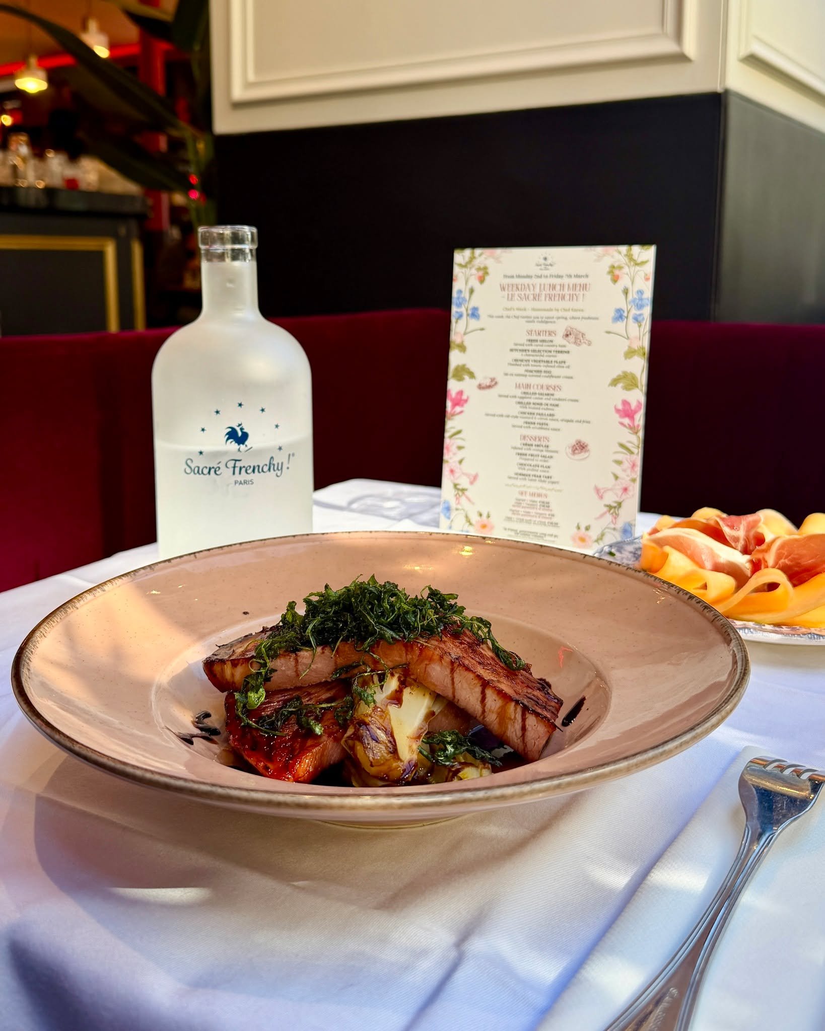 On this week's lunch menu, we offered a classic dish that is always a crowd-pleaser.

🔥 Grilled ham on the bone
🥬 Melt-in-your-mouth braised endives

A generous, comforting plate and 