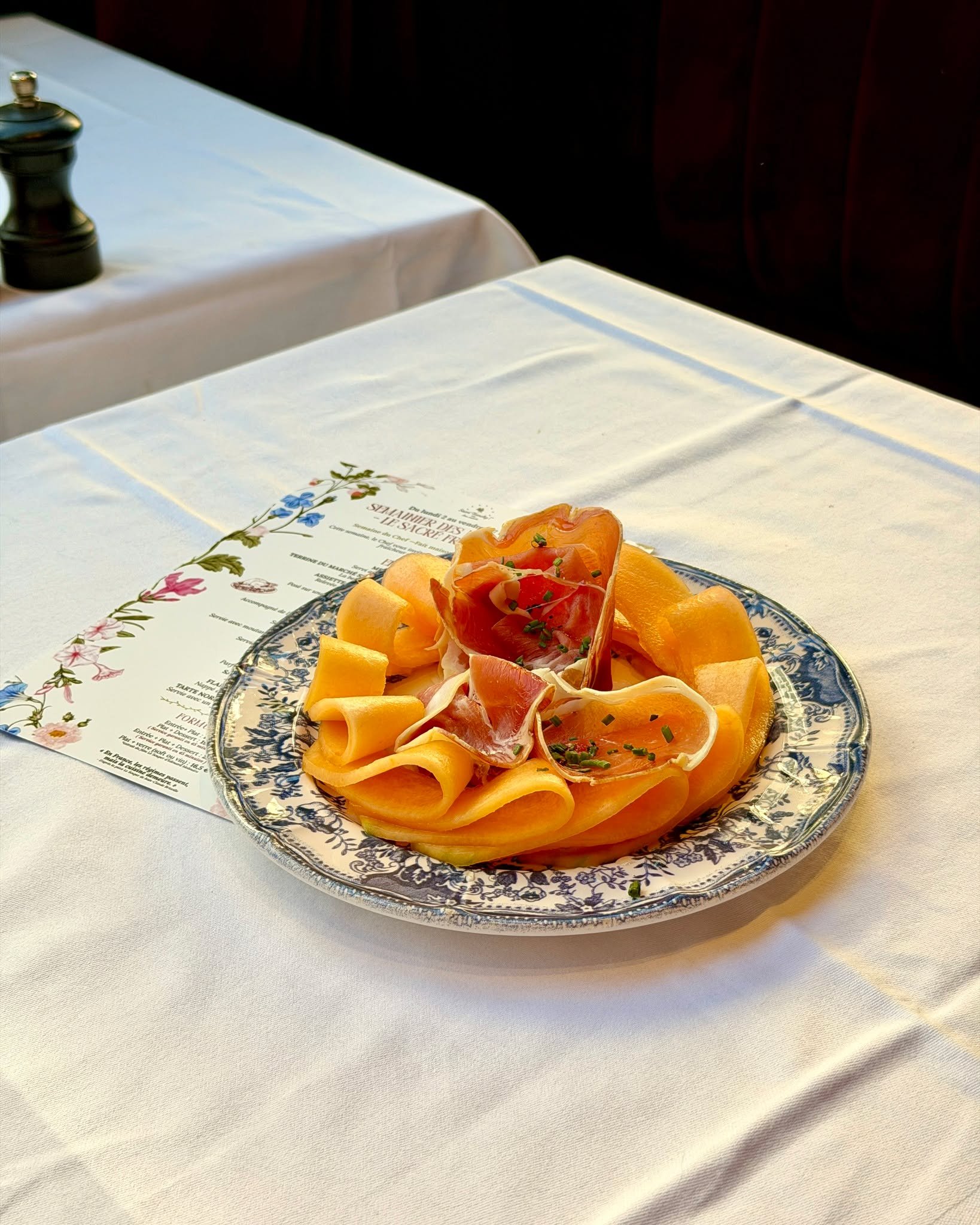 Retour sur le semainier du 2 au 7 mars.

Cette semaine-l&agrave;, au menu du midi, nous vous avons propos&eacute; une entr&eacute;e fra&icirc;che et pleine de simplicit&eacute;.

🍈 Melon frais
🥓 Jambon de pays

Une association l&eacute;g&egrave;re 