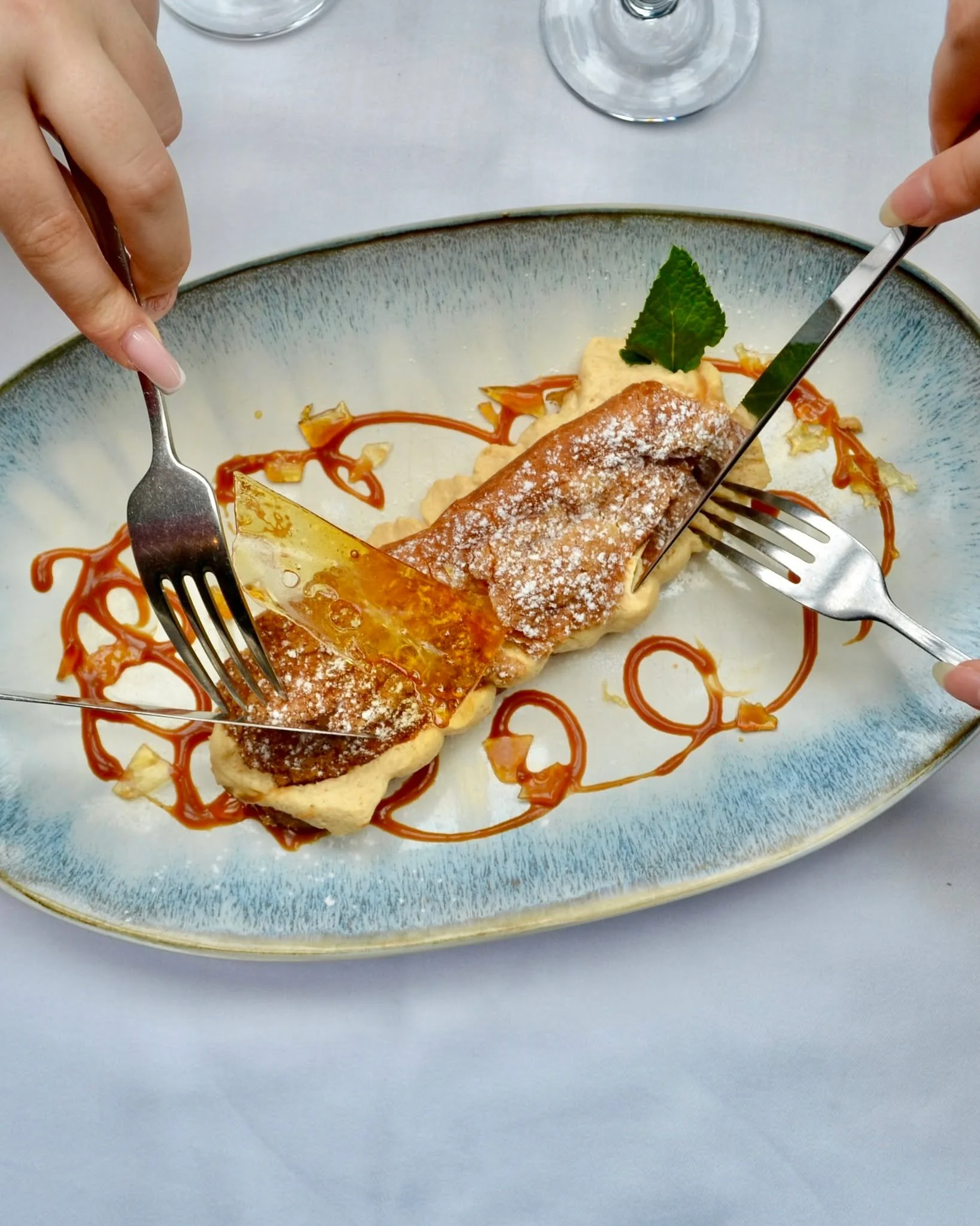 ✨ &Eacute;clair &agrave; la cr&egrave;me de caramel

Petit retour sur un dessert du semainier d&rsquo;avant l&rsquo;incendie.

Une p&acirc;te l&eacute;g&egrave;re, une cr&egrave;me onctueuse et une belle touche de caramel gourmand.
Un dessert simple&