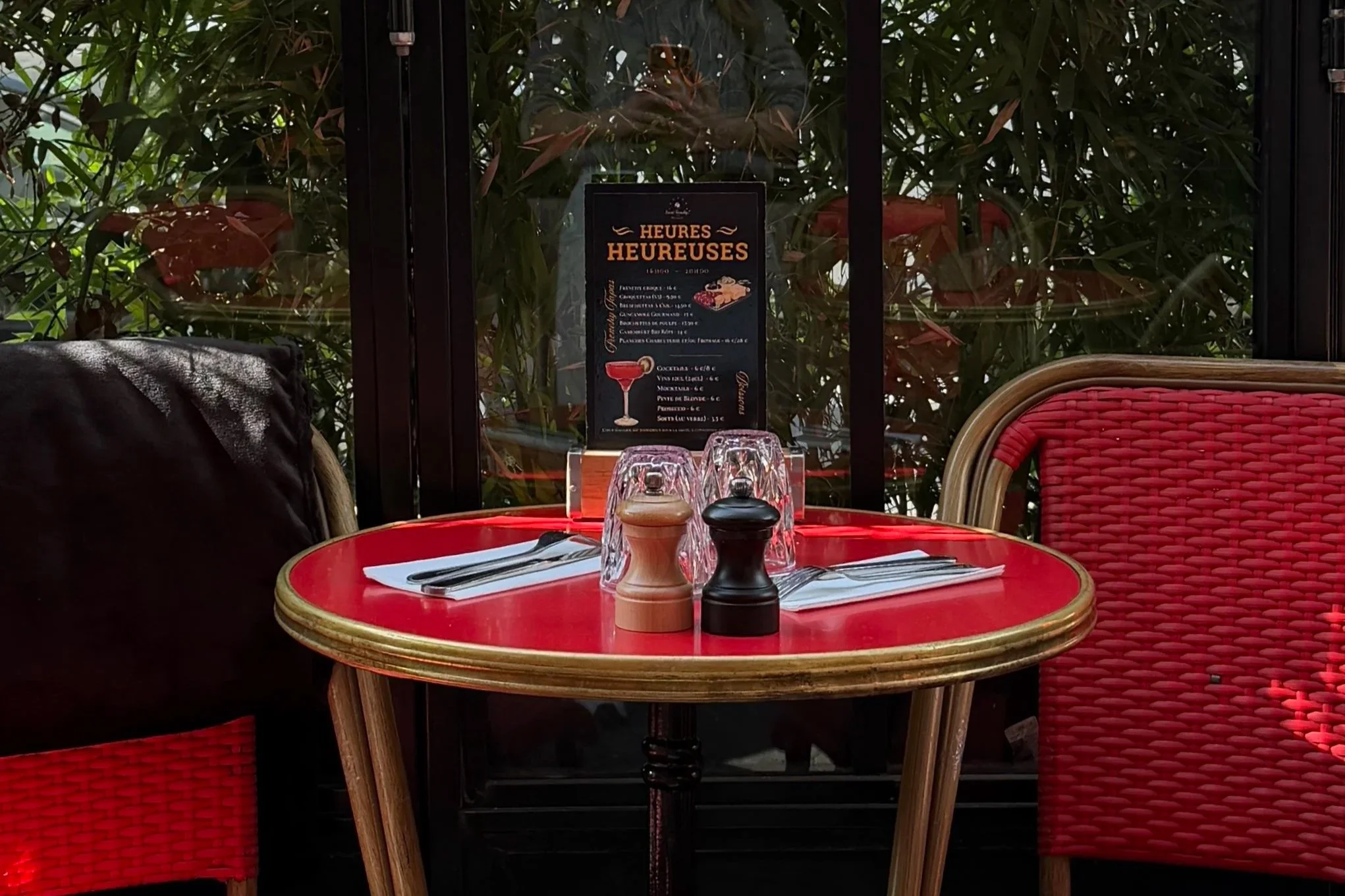 ⚡️ L’Happy Hour au Sacré Frenchy : On oublie le bureau, on lance la soirée 🍹