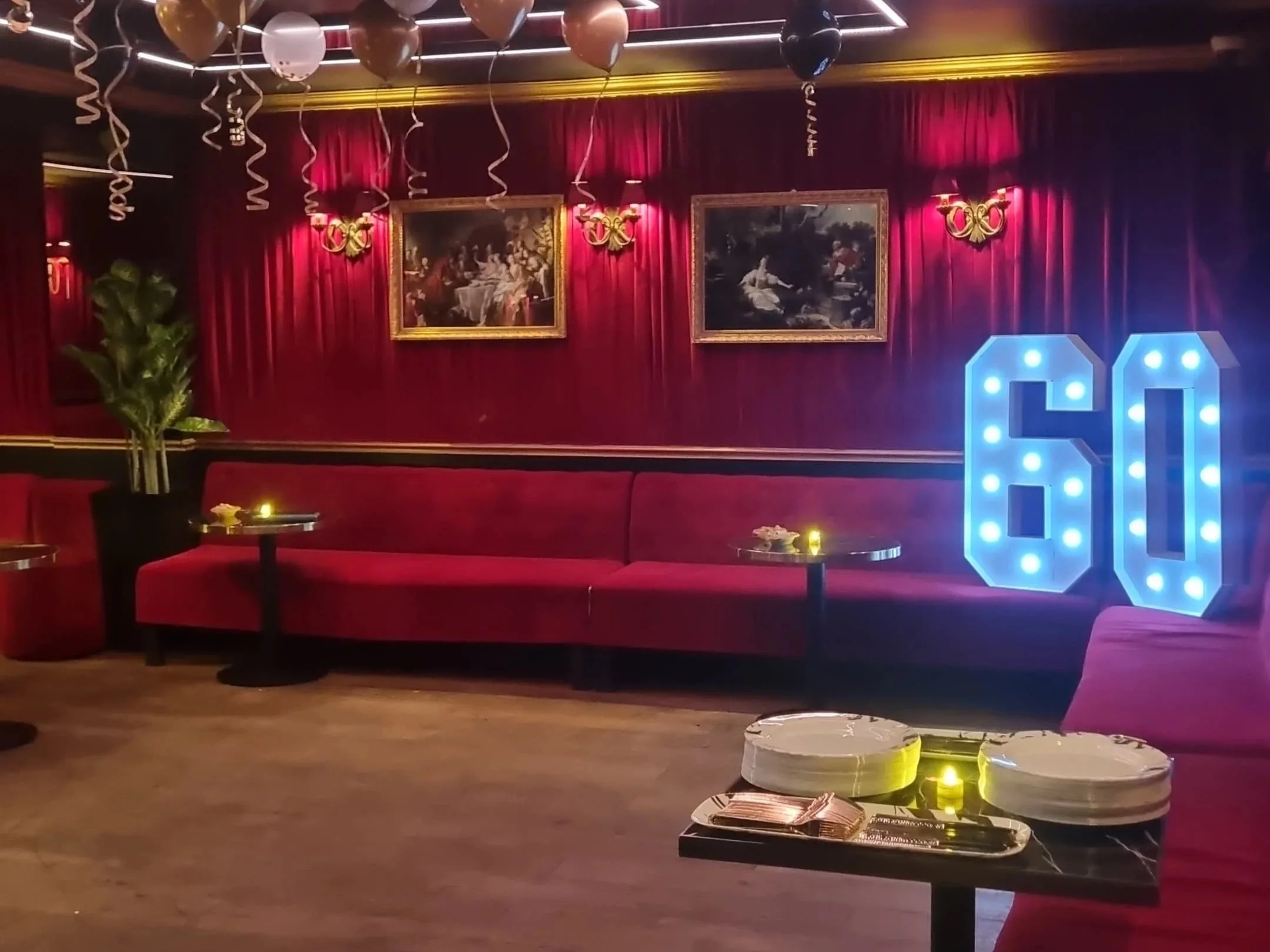 POURQUOI CHOISIR LE COCKTAIL DÎNATOIRE DU SACRÉ FRENCHY POUR TON ÉVÉNEMENT ? 🍸✨🥨