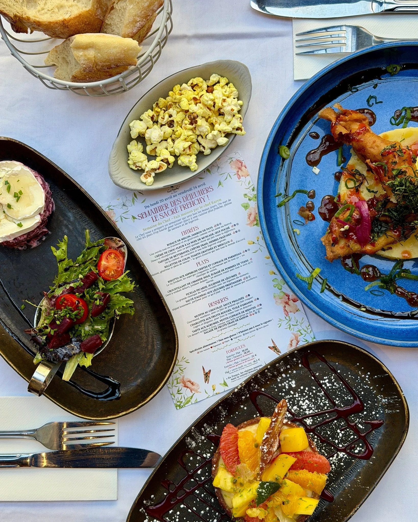 Zoom sur le semainier de la semaine ! ☀️🍴

Le Chef vous a concoct&eacute; des petits plats tout frais pour profiter du soleil. On oublie le lourd et on se r&eacute;gale avec l&eacute;g&egrave;ret&eacute; !

Voici nos trois coups de c&oelig;ur du mom