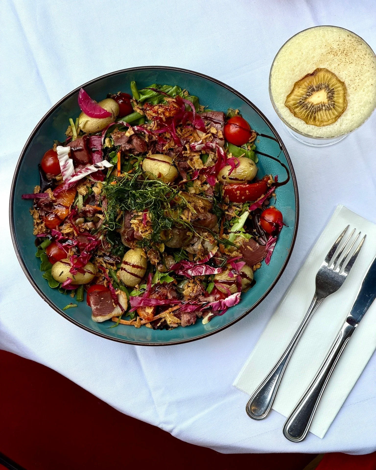S&rsquo;il y a bien une assiette qui vous a fait craquer, c&rsquo;est notre Salade P&eacute;rigourdine. 🥗

&Agrave; chaque fois qu'elle passe dans le semainier, vous nous en reparlez avec le sourire ! Elle est g&eacute;n&eacute;reuse, elle a du go&u