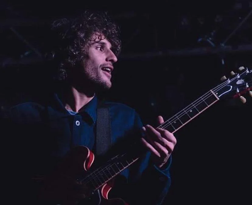 🎷 LIVE MUSIC AVEC ROMAIN PINSOLLE : ON PROLONGE LE WEEK-END AU SACRÉ FRENCHY! 🎸✨