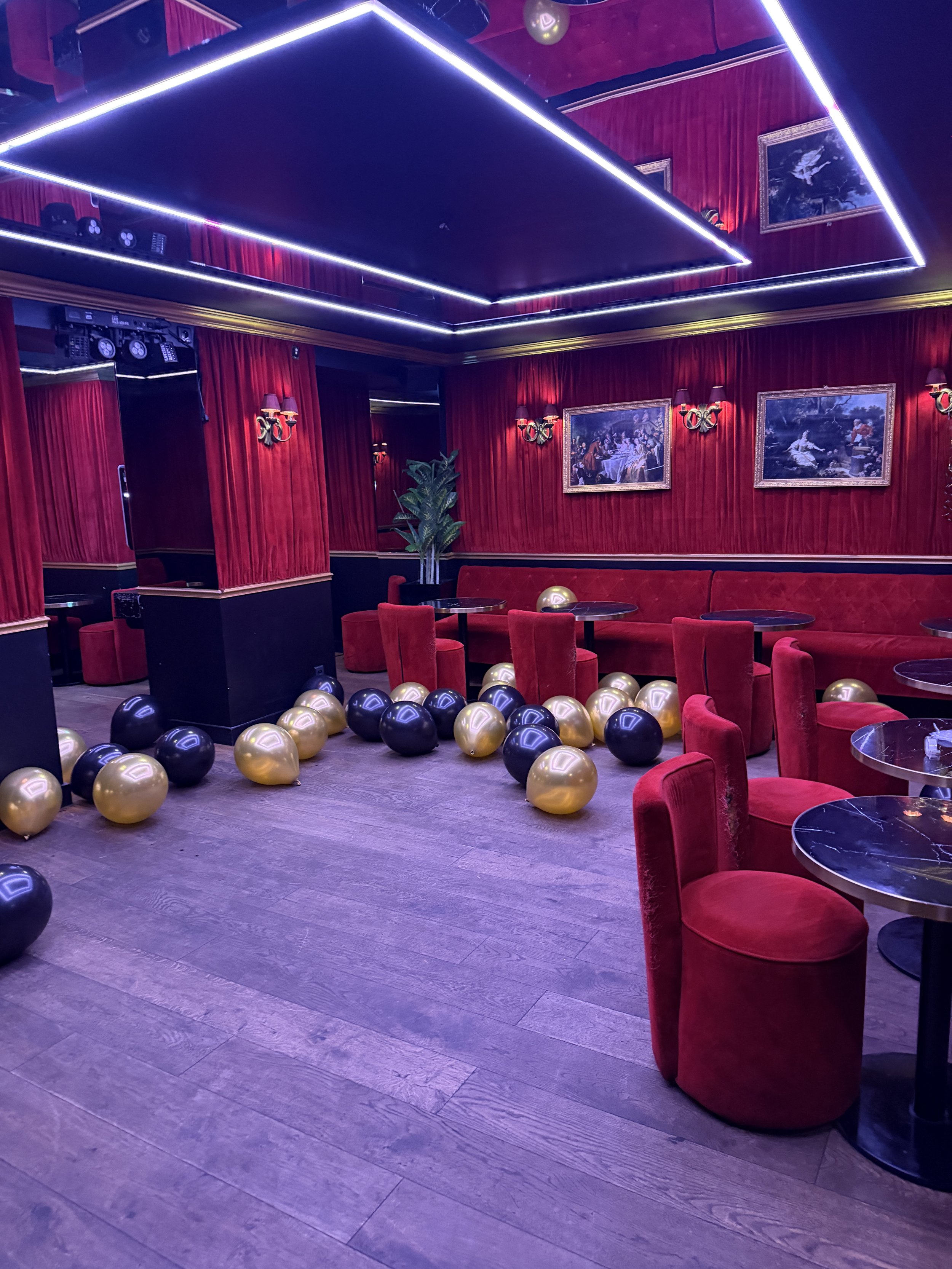 🌹 PRIVATISEZ LE SALON POMPADOUR : VOTRE ÉVÉNEMENT CLÉ EN MAIN ET EN TOUTE INTIMITÉ ! 🍸