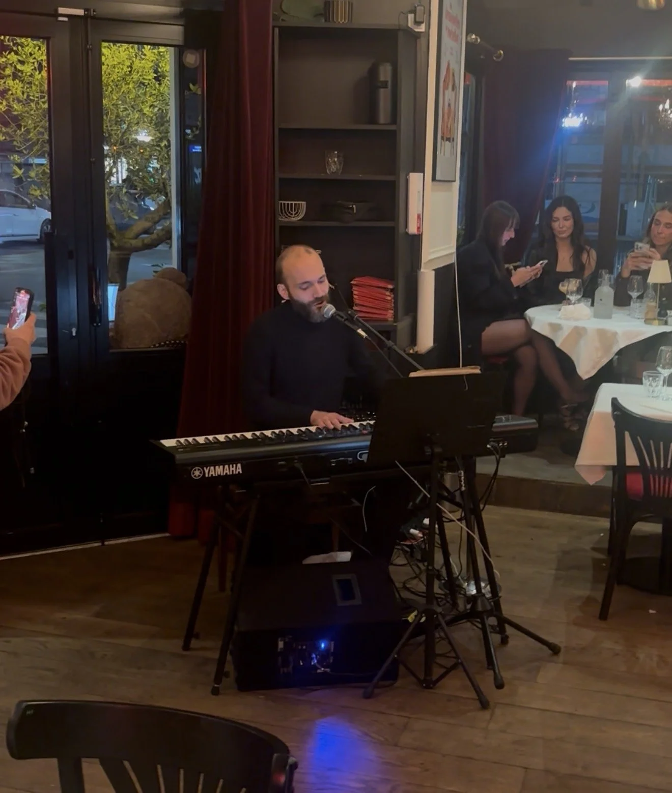 🎹 DES SOIRÉES PIANO TOUS LES WEEK-ENDS AU SACRÉ FRENCHY ! 🎤✨