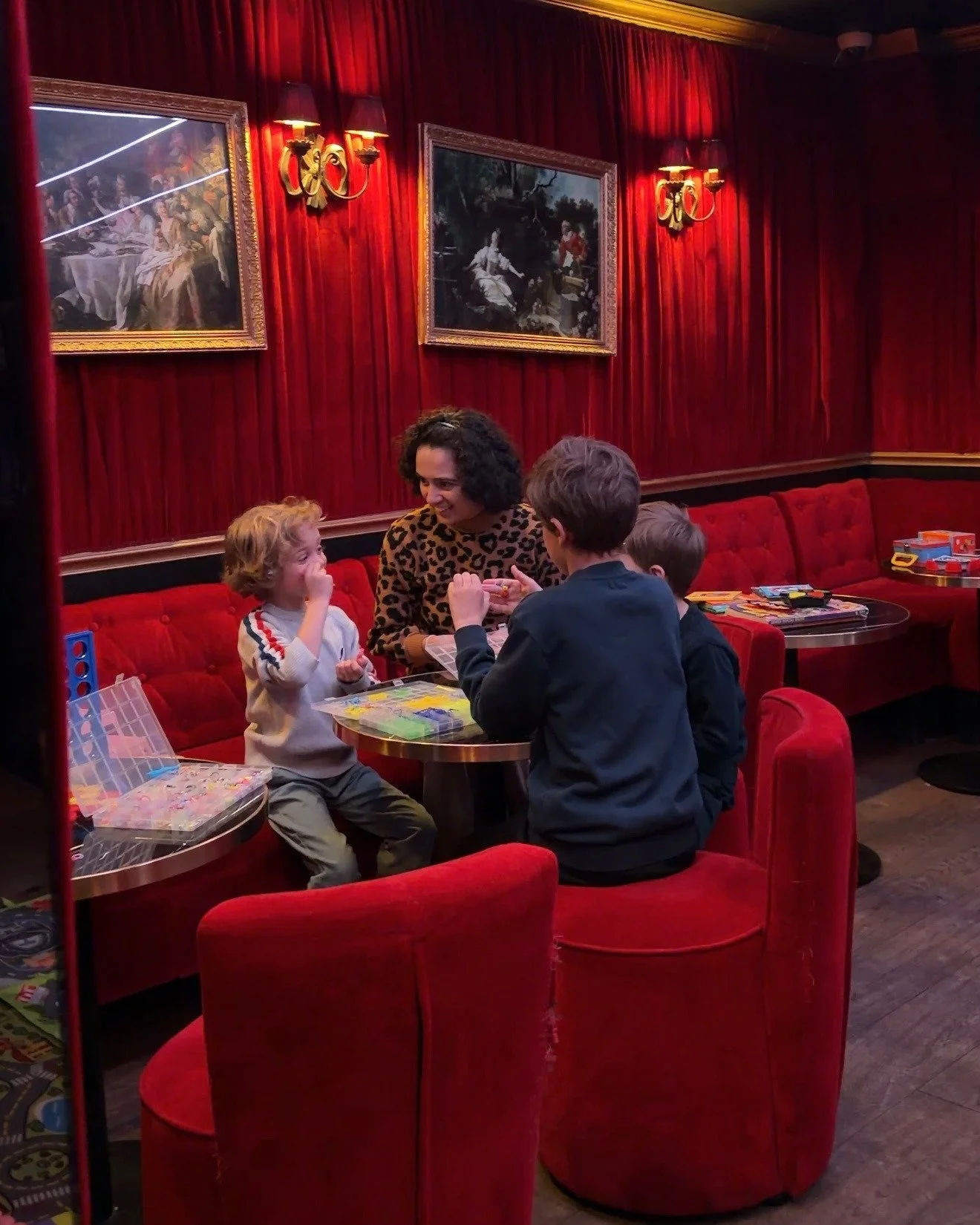 Le plan parfait du week-end en famille ☀️🥐

Notre menu Brunch d'&eacute;t&eacute; est officiellement lanc&eacute; ! Venez r&eacute;galer petits et grands avec des assiettes gourmandes, color&eacute;es et 100% Faites Maison. 🥑🍓

Profitez de notre s
