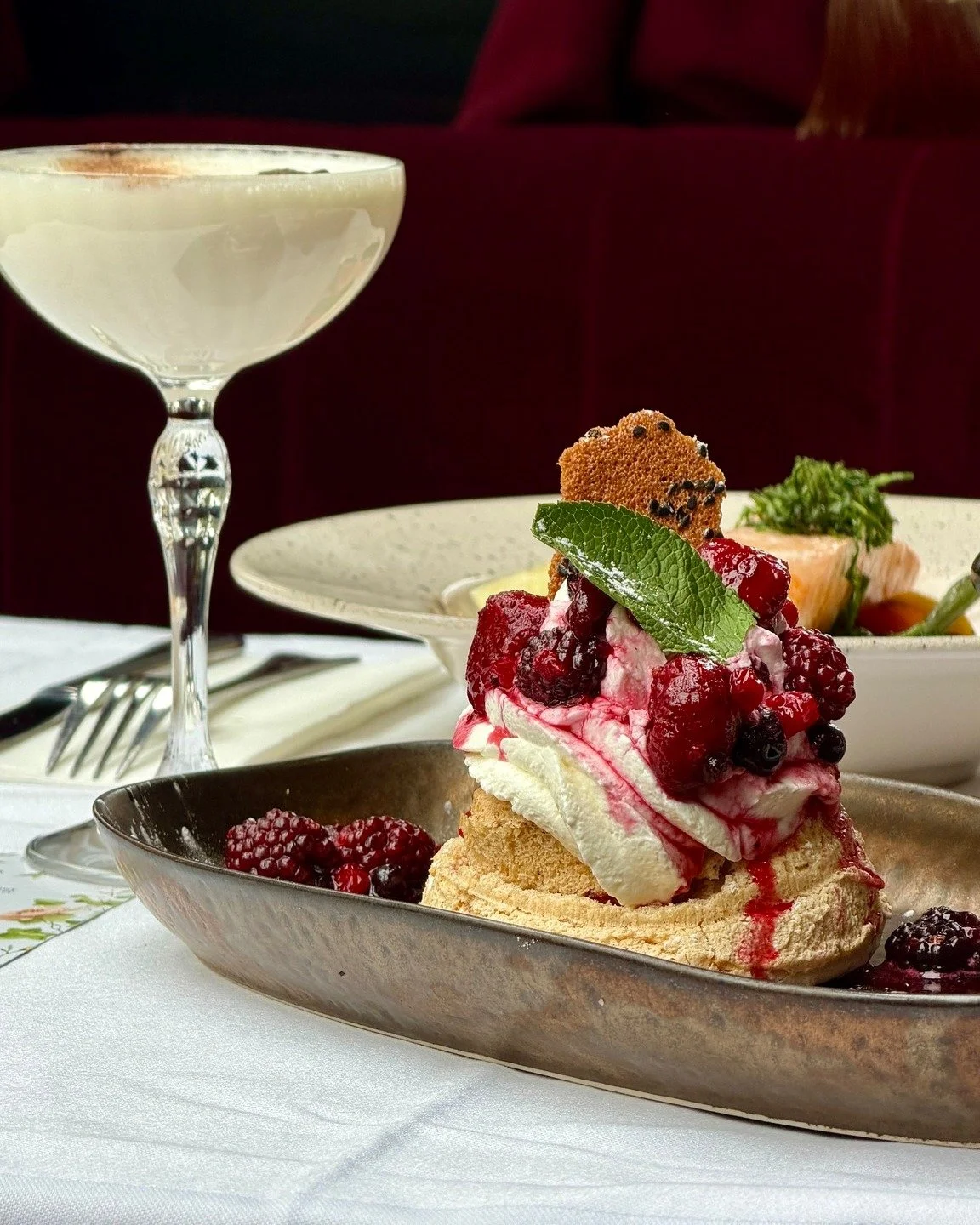 Garder une petite place pour le dessert, c'est obligatoire non ? 🤤

Parce qu'on ne con&ccedil;oit pas un bon repas sans une note sucr&eacute;e, notre Chef vous pr&eacute;pare chaque jour des desserts 100% Faits Maison. On mise &agrave; fond sur la f