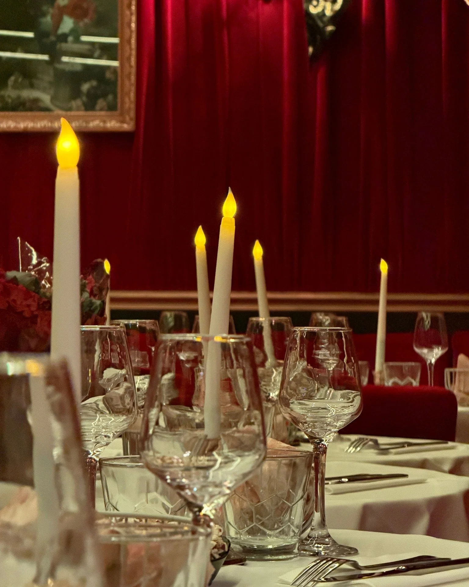 Une grande occasion &agrave; f&ecirc;ter en vue ? 🥂✨

Que ce soit pour un anniversaire m&eacute;morable, un &eacute;v&eacute;nement pro ou un repas de famille, le Sacr&eacute; Frenchy! s'occupe de tout. Saviez-vous qu'il est possible de privatiser n