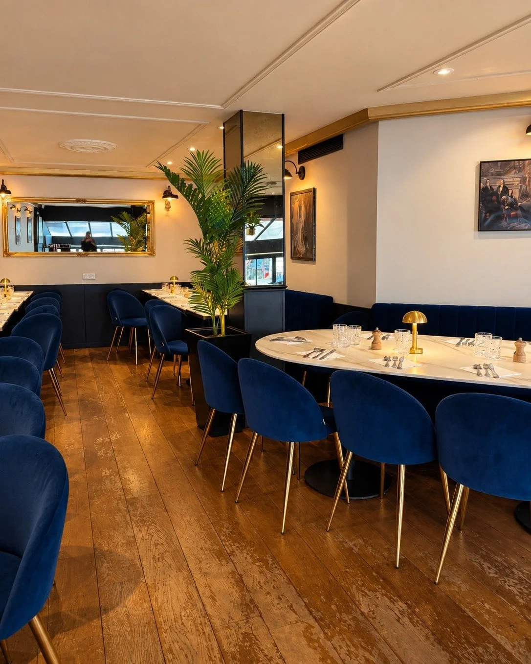 💙 LE SALON NAPOL&Eacute;ON, POUR VOS MOMENTS &Agrave; PART

Envie d&rsquo;un espace &eacute;l&eacute;gant et intimiste pour r&eacute;unir vos invit&eacute;s au c&oelig;ur de Paris ? ✨

Situ&eacute; en mezzanine, notre Salon Napol&eacute;on offre une