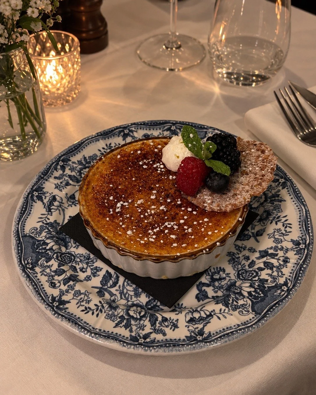 🔥 LA CR&Egrave;ME BR&Ucirc;L&Eacute;E FRENCHY

Un grand classique fran&ccedil;ais&hellip; avec la petite touche Sacr&eacute; Frenchy. 🇫🇷✨

Notre Cr&egrave;me br&ucirc;l&eacute;e Frenchy, c&rsquo;est une cr&egrave;me d&eacute;licieusement fondante 