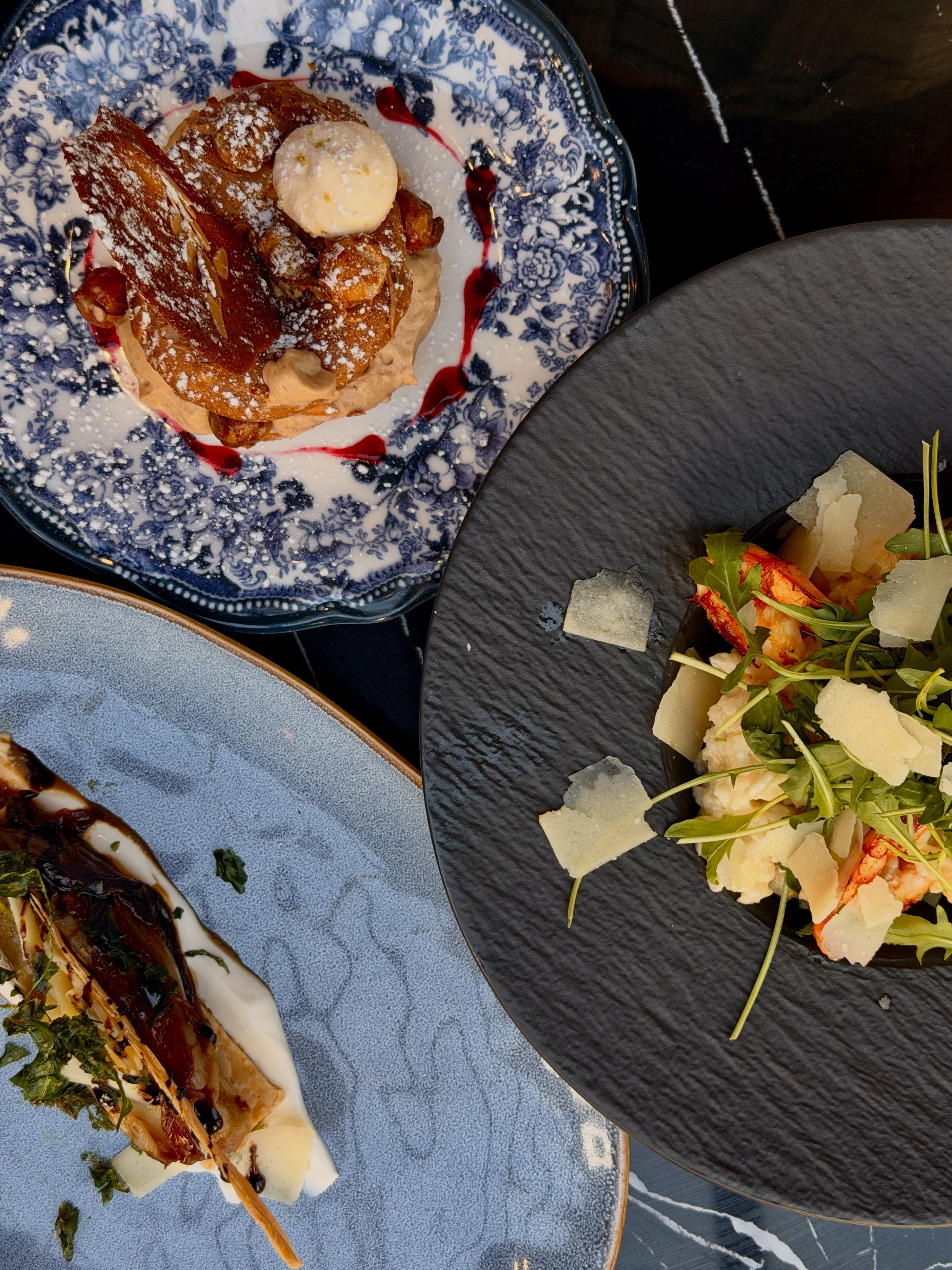 Au Sacr&eacute; Frenchy, nos semainiers vous r&eacute;servent toujours de belles surprises ! 🍽️✨

Chaque semaine, d&eacute;couvrez de nouvelles saveurs, des plats faits maison et de quoi vous r&eacute;galer du d&eacute;but &agrave; la fin du repas. 