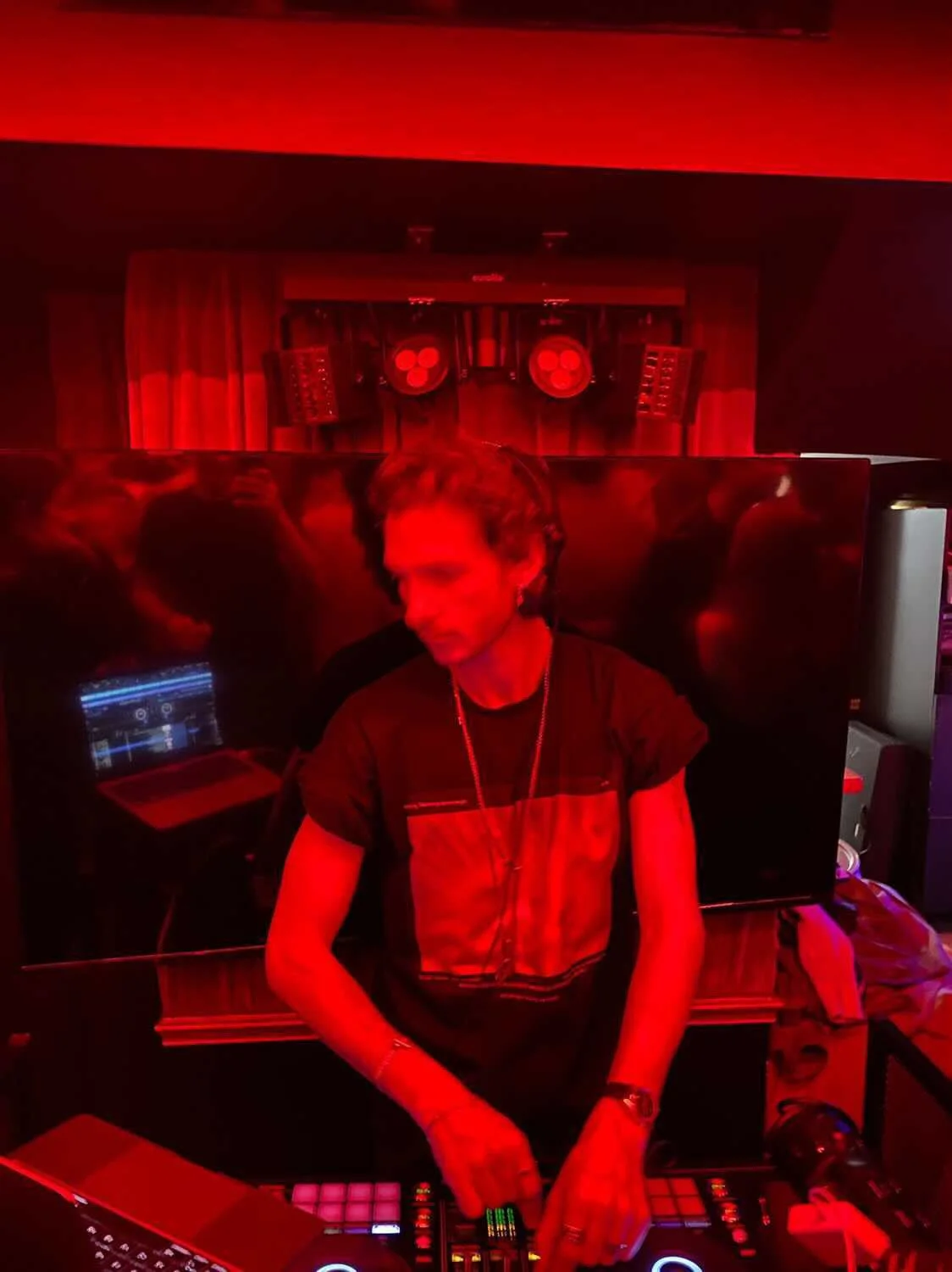 salon_pompadour_evening_with_dj_in_the_centre_of_paris