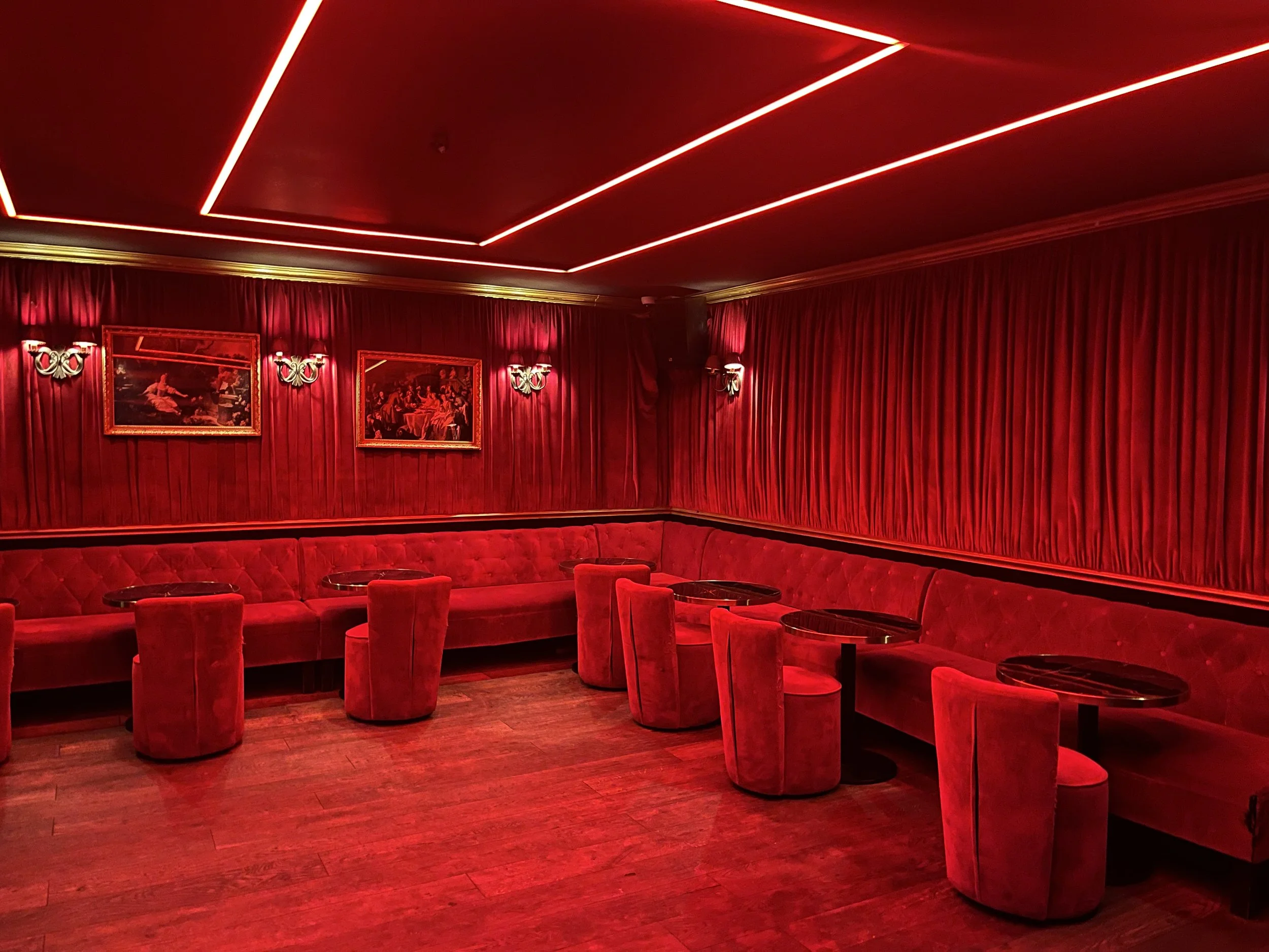 photo_salon_pompadour_sacre-frenchy