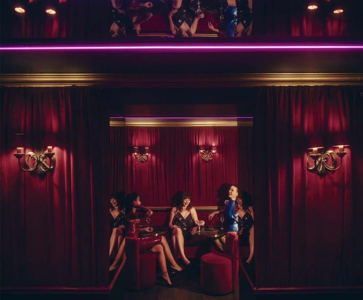 A drink with friends in the Pompadour room.