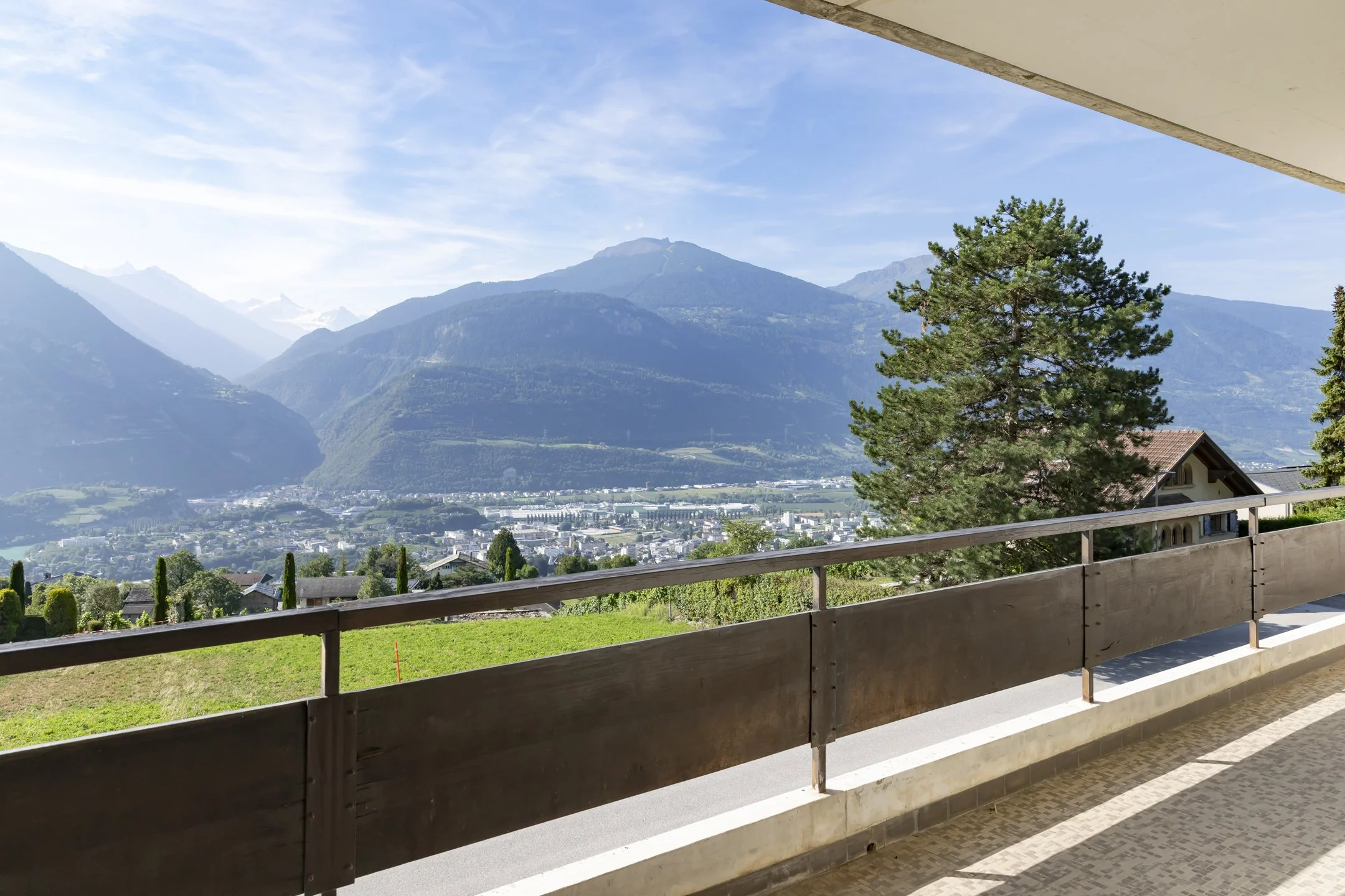 016_Venthône_appartement_Smaal_Swiss_Immo.jpg