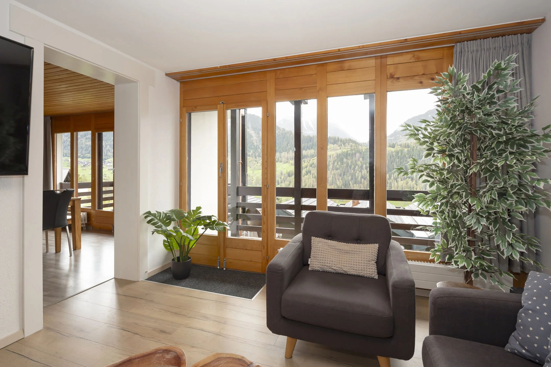 014_Lax_appartement_Smaal_Swiss_Immo.jpg