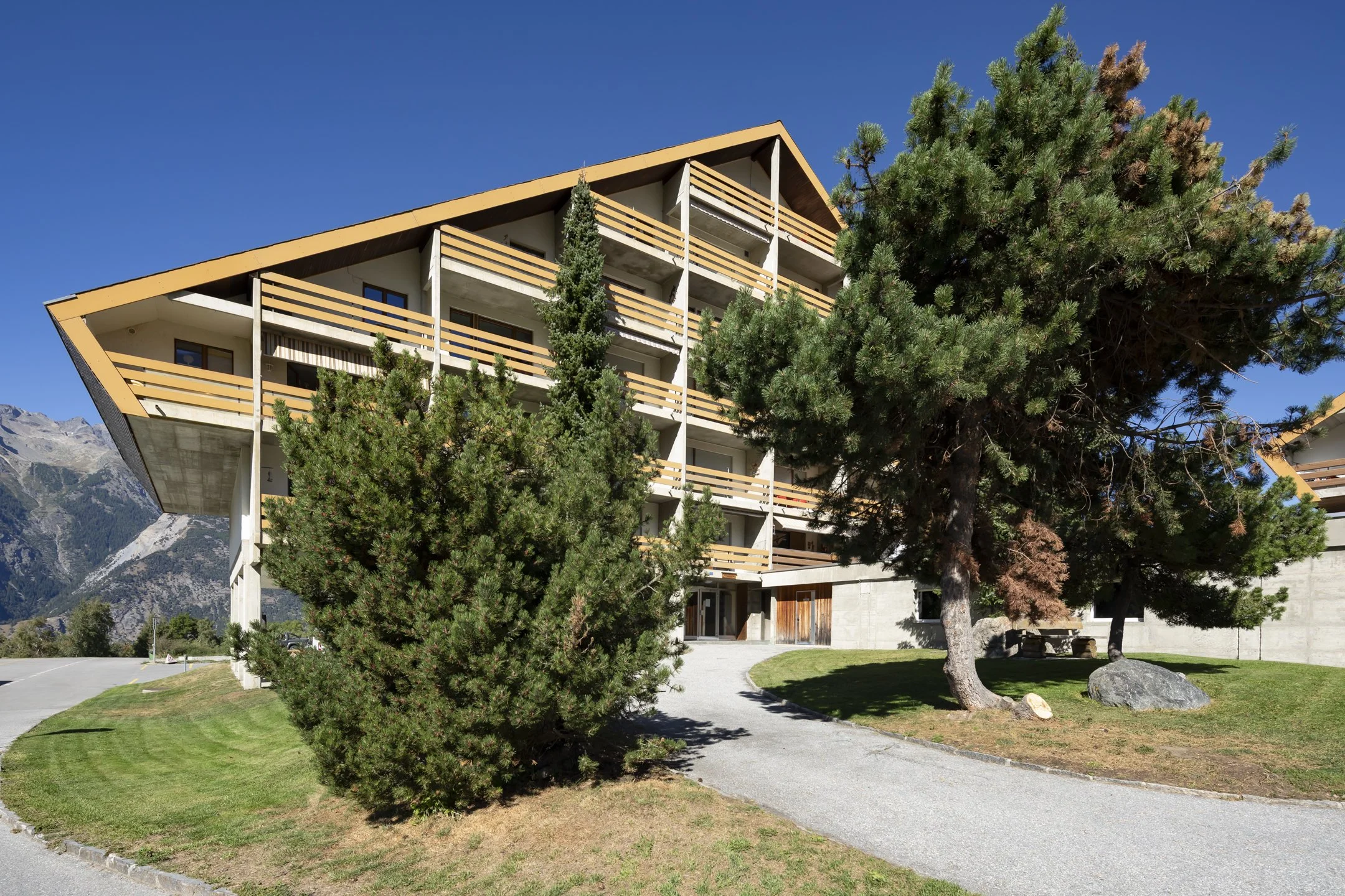 Second homes, Chalets and Apartments in Switzerland — Smaal Swiss Immo