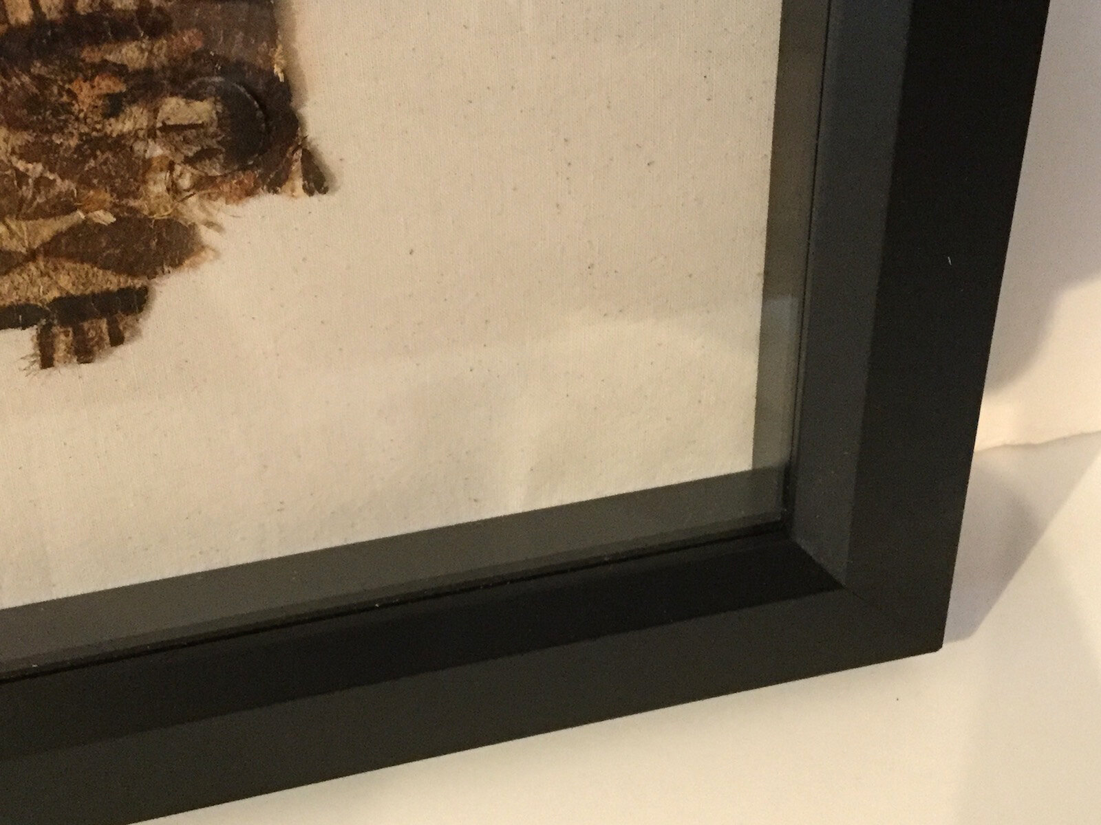 After treatment – the pattern and colour of the Siapo is matched to ensure the magnets blend with the cloth and do not interfere with the overall aesthetic of the piece. Private Collection.
© Tiaki Objects Conservation.