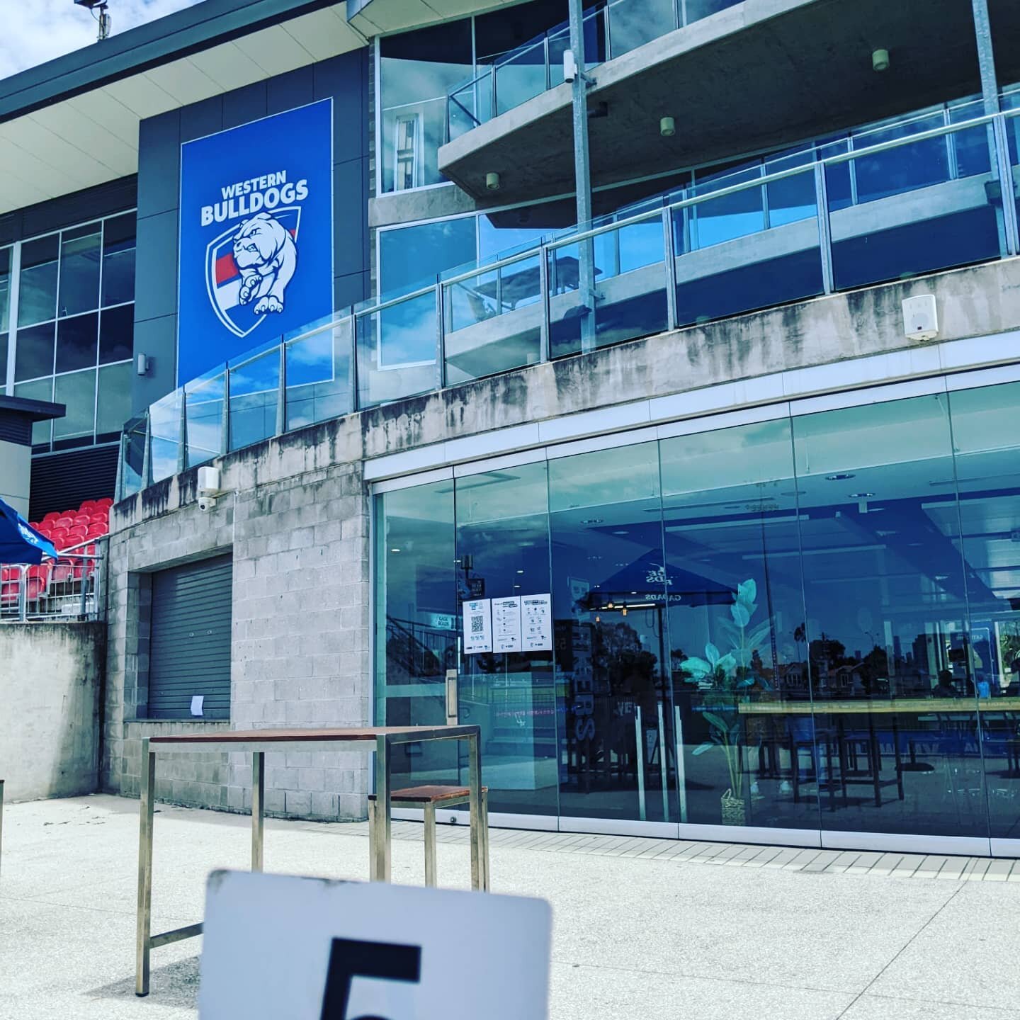 When is a footy change room, not a footy change room? When it's a conservation workspace, of course!!
We have spent the last couple of days hanging at the Western Bulldogs, taking over one of the AFLW changerooms, working to de-frame, and remove from