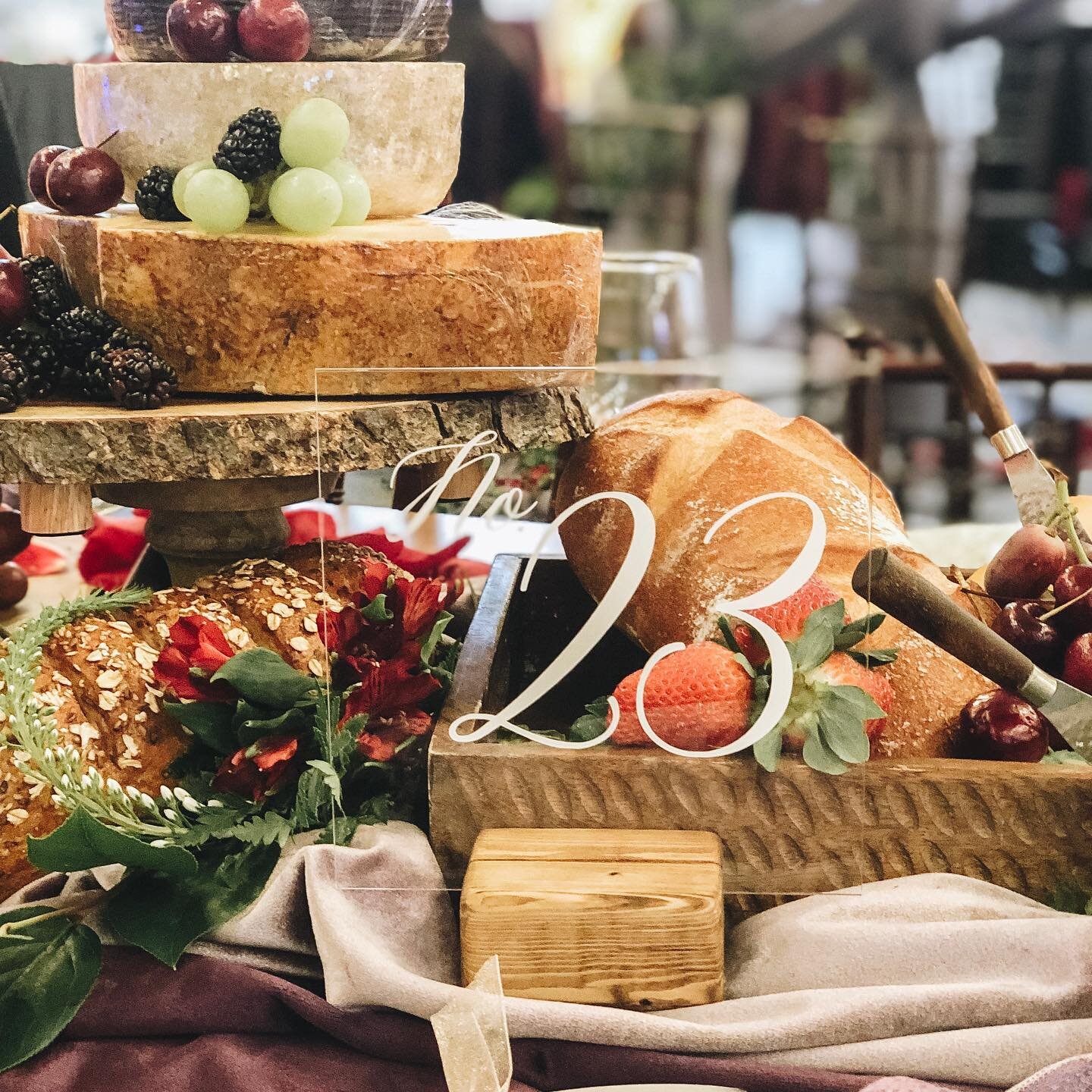 If I ever get married again, I&rsquo;m going allllll out with an edible centerpiece. @thymecateringcle made all my bread and cheese dreams come true!