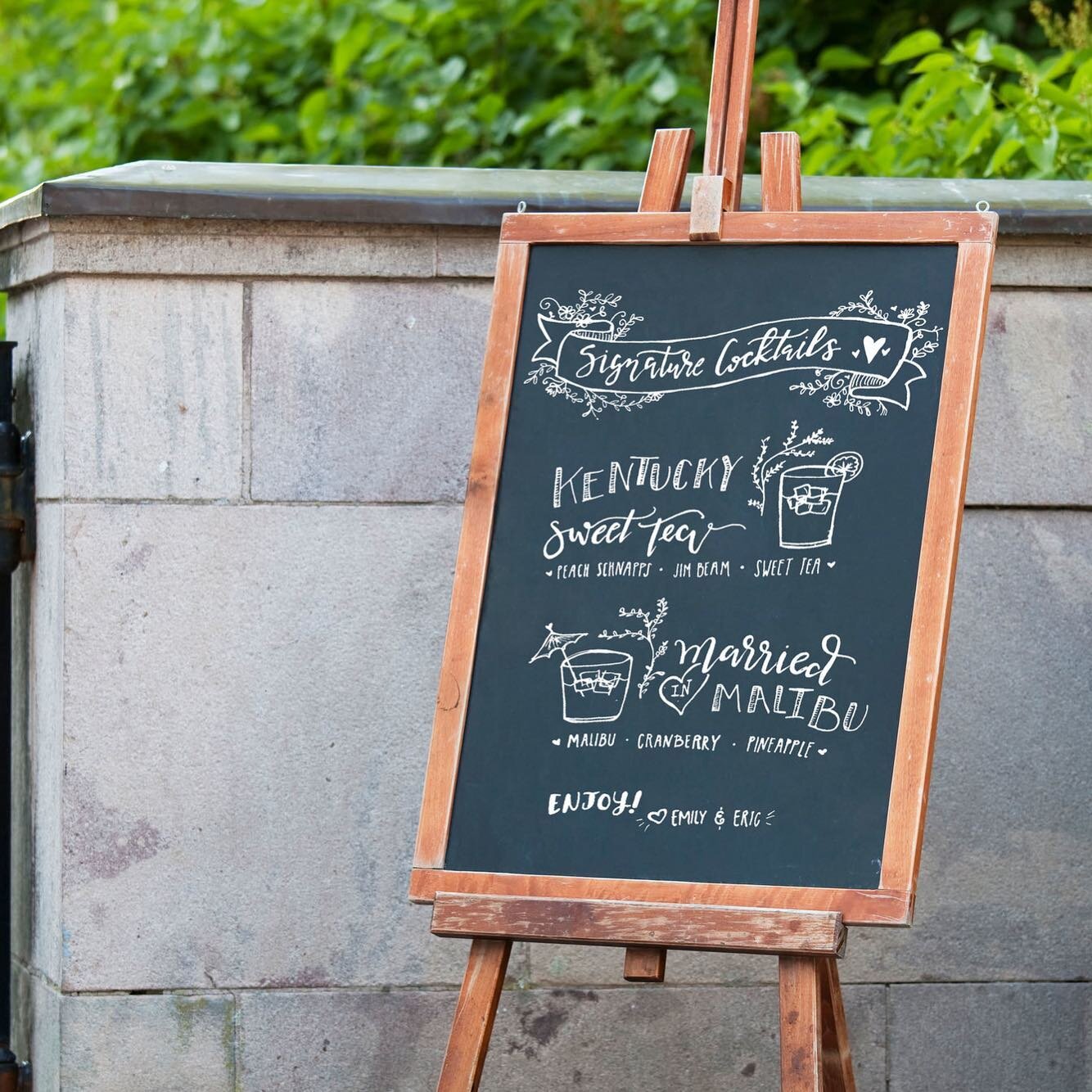 Petition to require everyone to have a signature drink at their wedding ✋🏻 Who else loves a good crafted cocktail??
.
.
.
#signaturedrink #clewedding #handlettering #chalkboardsigns