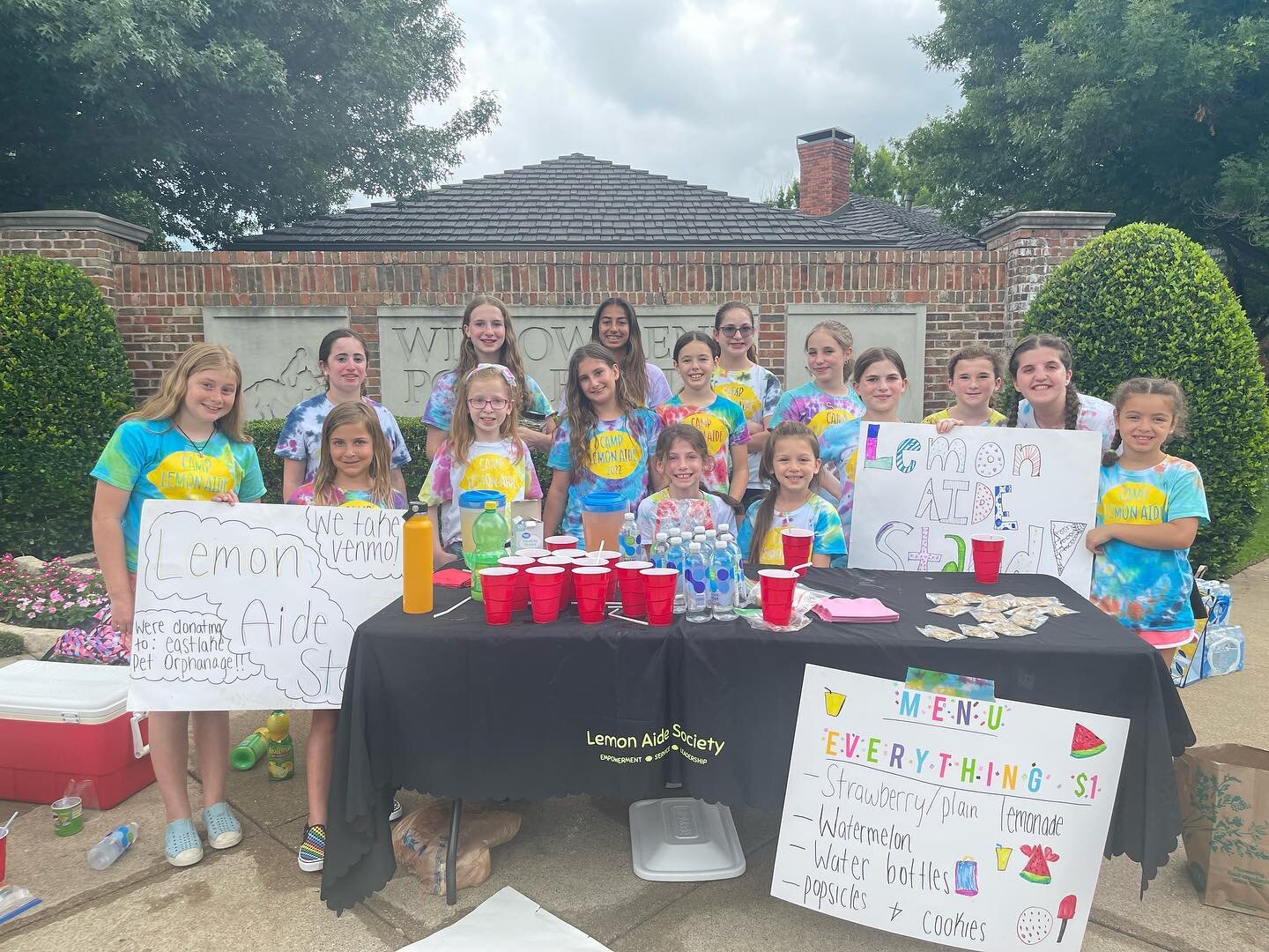 🍋❤️Selling lemonade and cookies for @el_petorphanage!!❤️🍋

We made $507!!! Thank you everyone for coming! We had so much fun!