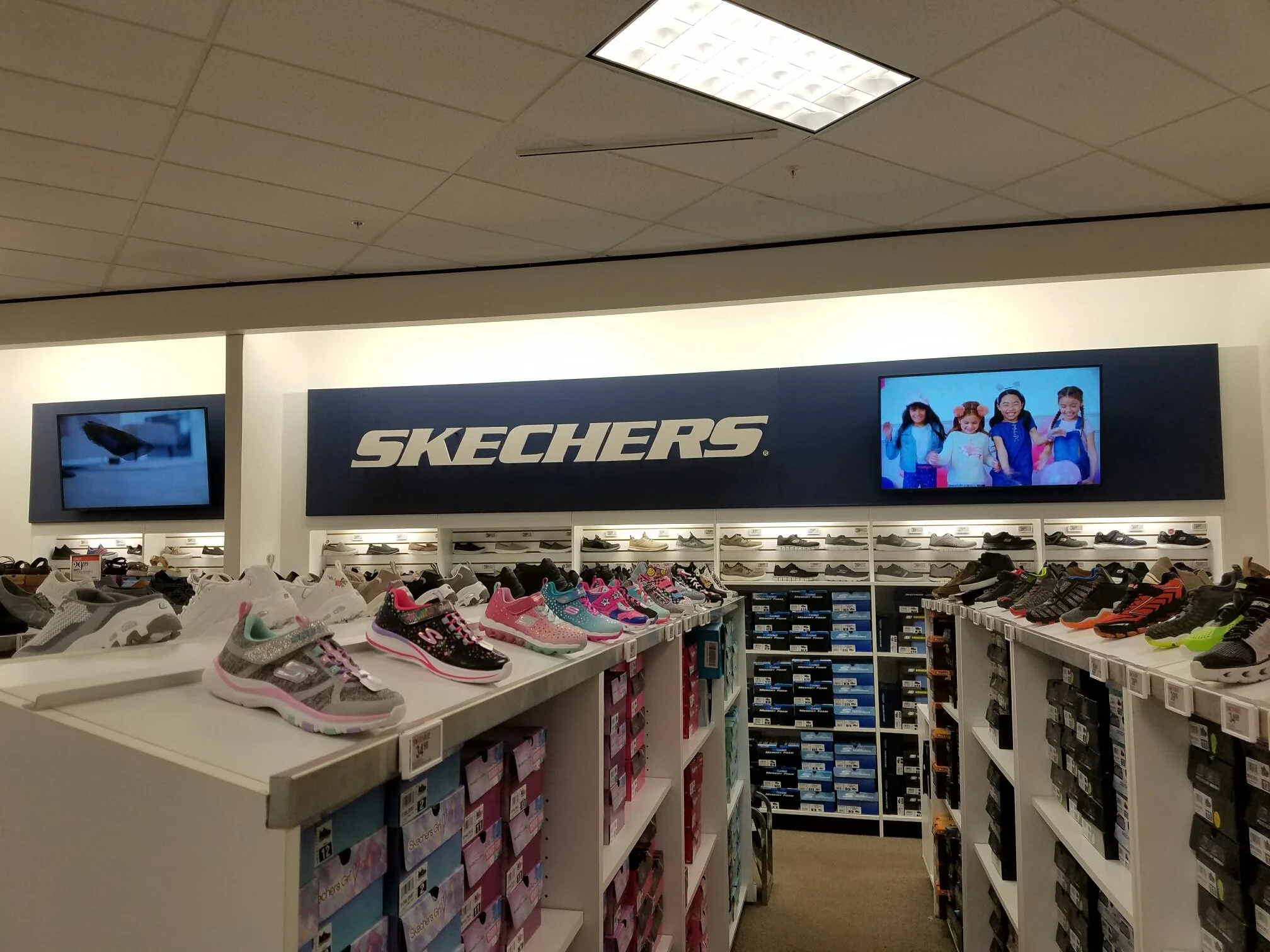 SKECHERS Store Fixures